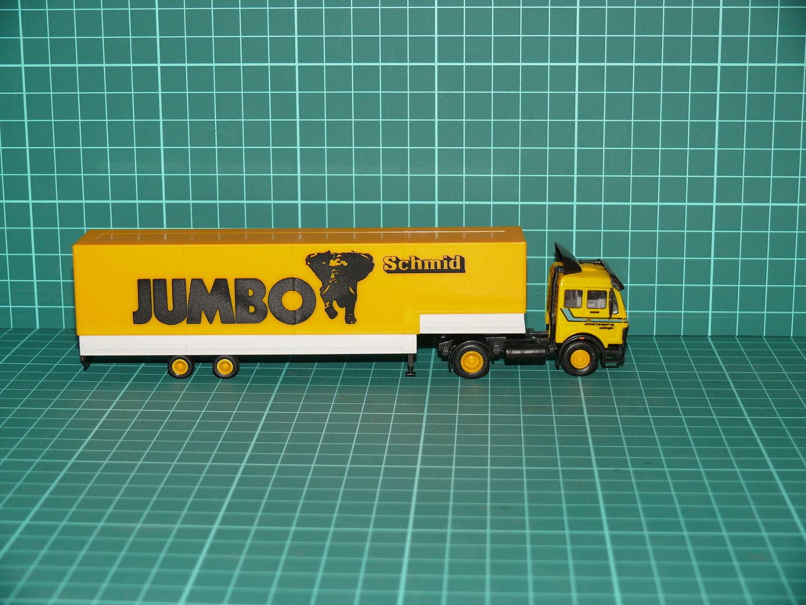 Herpa H0 - Kamion Mercedes-Benz SK s velkoobjemovým skříňovým návěsem „Schmid JUMBO“ (1:87) – H0
