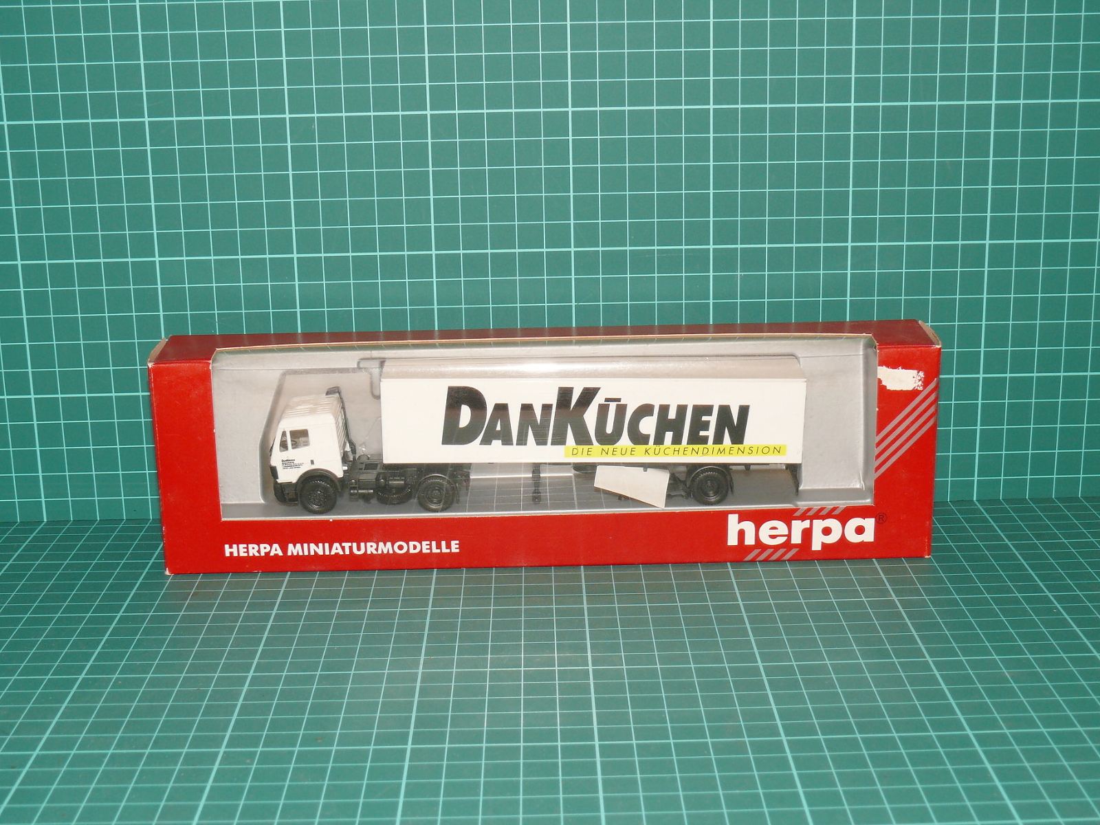 HERPA H0 – Kamionová návěsová souprava MAN F90 „DanKÜCHEN“ (1:87, reklamní edice, OVP) – H0