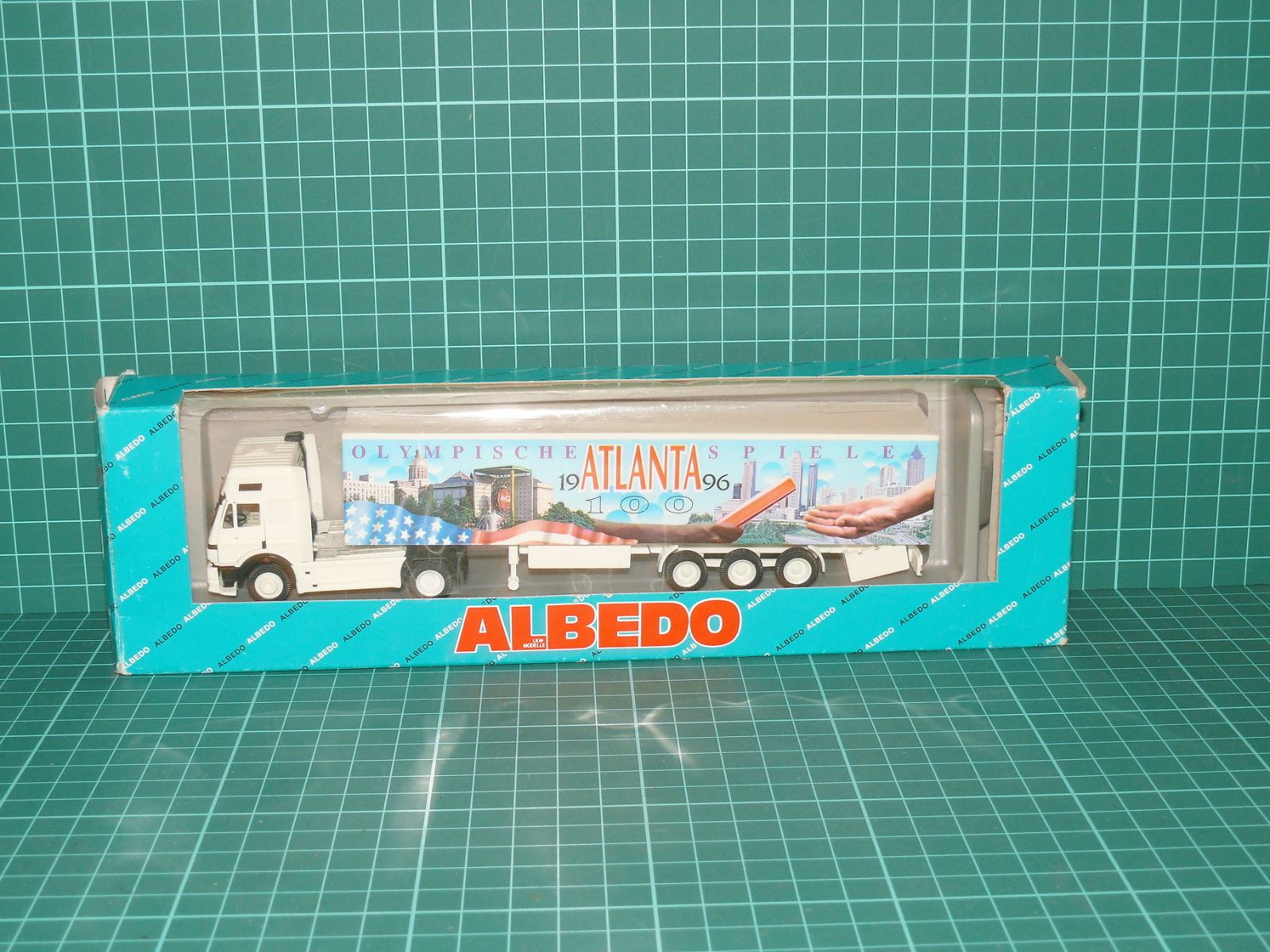 ALBEDO H0 – Kamionová návěsová souprava Volvo FH „OLYMPISCHE SPIELE / ATLANTA 1996“ (1:87, OVP) – H0
