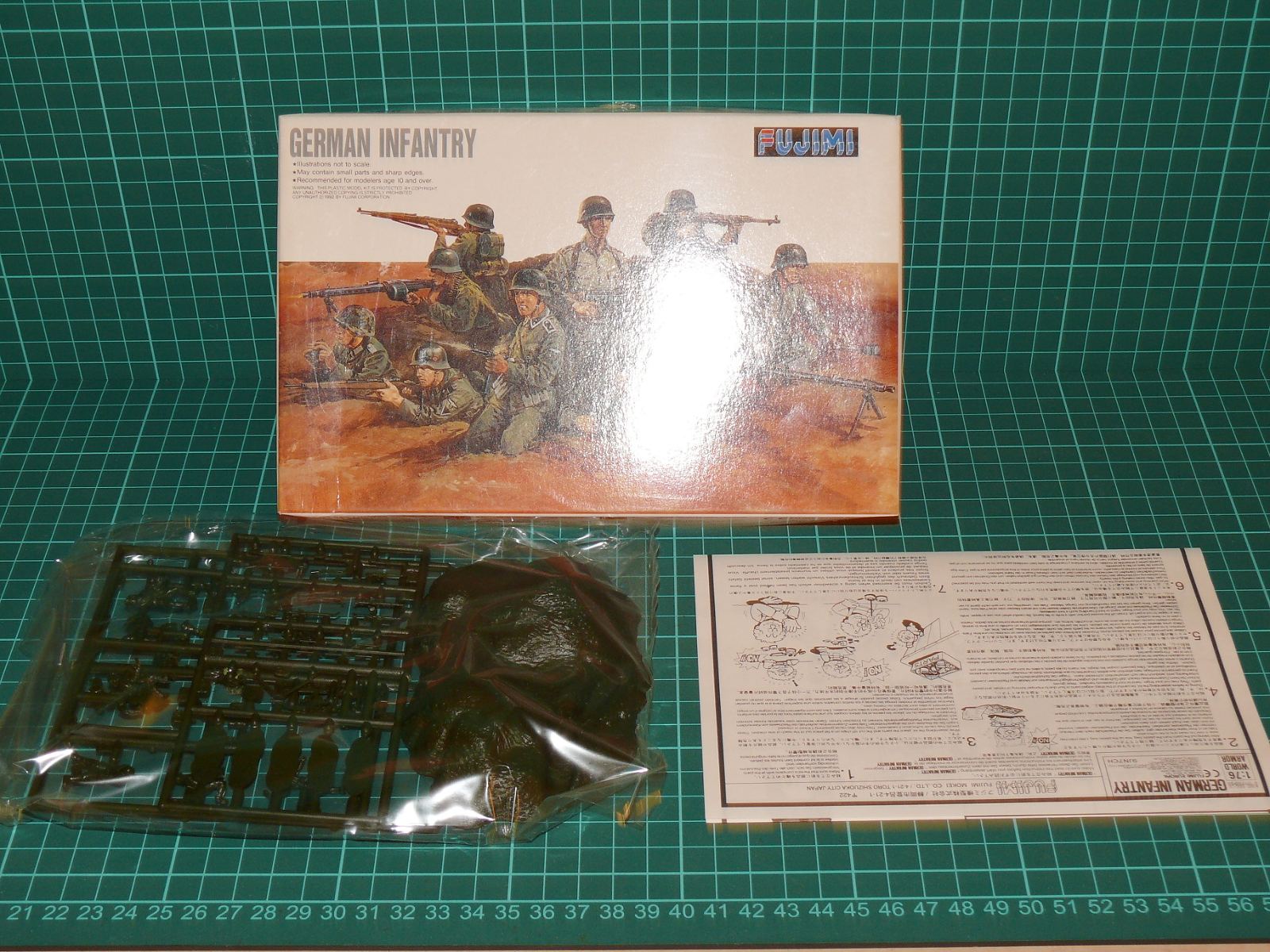 FUJIMI 1:76 / 1:72 – German Infantry WWII s dioramatickou terénní základnou (kat. č. WA-25 / 76025, kompletní v sáčku) – Jiné velikosti