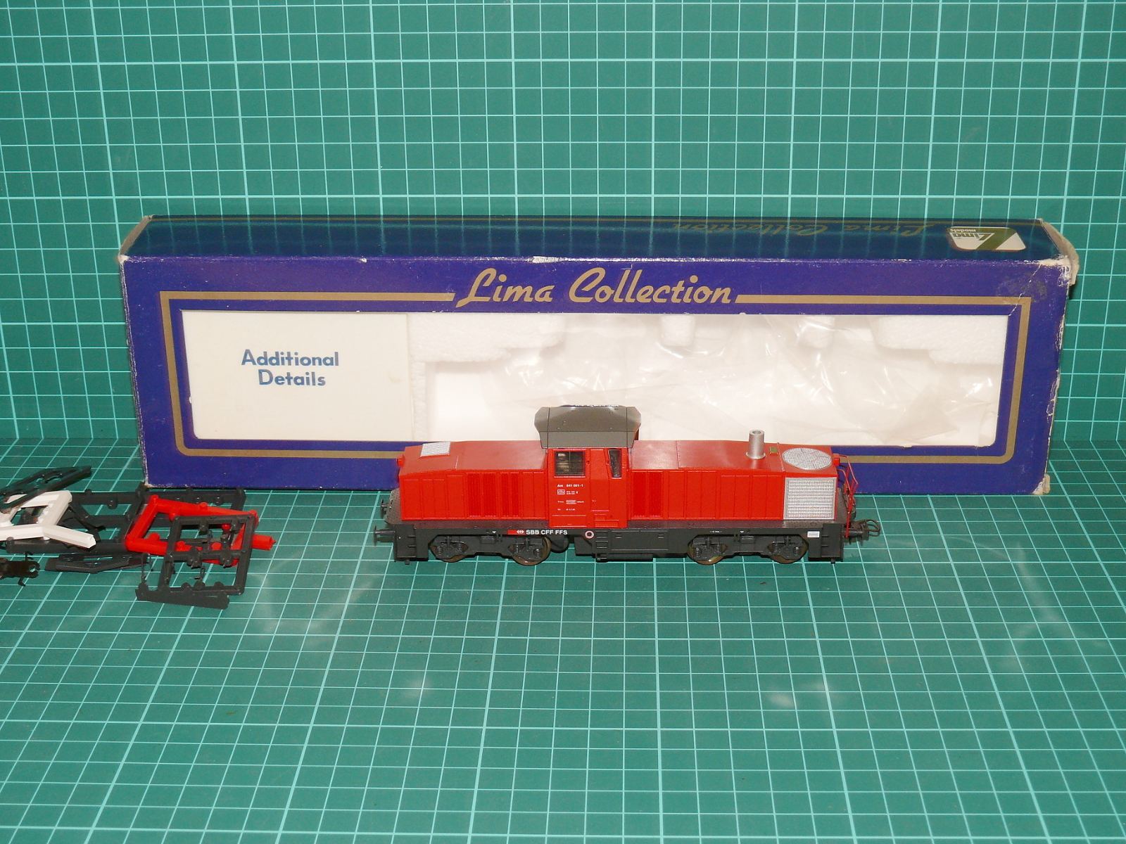 LIMA Collection H0 – Posunovací motorová lokomotiva Am 841 003-7 SBB CFF FFS (kat. č. 208089, OVP + doplňky) – H0
