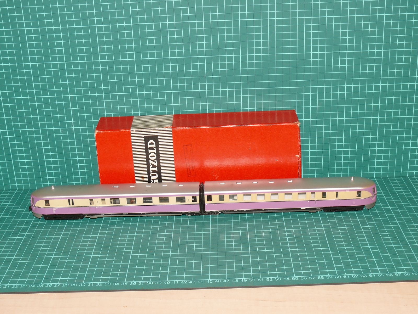 Gützold H0 – Rychlíkový motorový dieselový vlak VT 137 „Fliegender Hamburger“ DRG (kat. č. 100/74/4, OVP) – H0