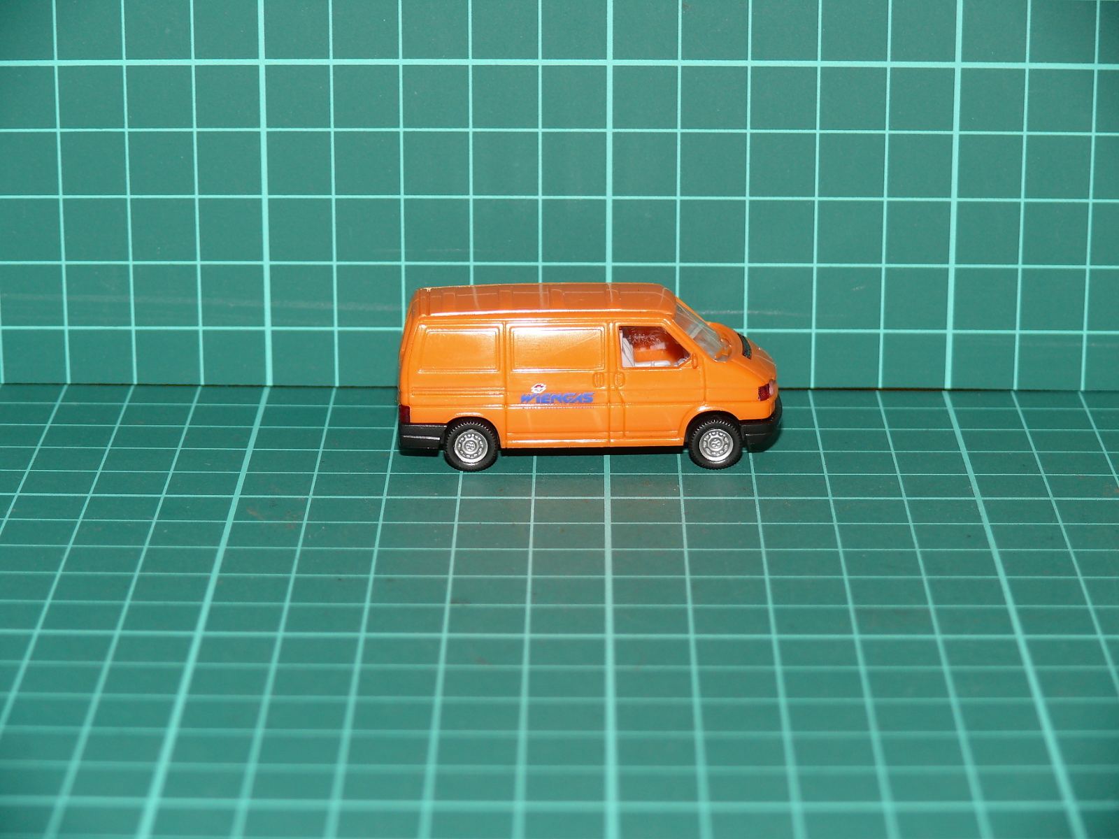 Herpa / Rietze H0 - Užitkový automobil Volkswagen Transporter T4 „Wiengas“ (1:87) – H0