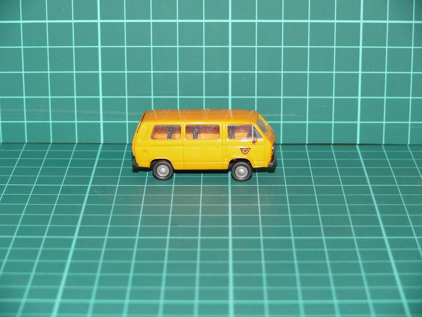 Herpa / Wiking H0 - Užitkový automobil Volkswagen Transporter T3 minibus „Deutsche Bundespost“ (1:87) – H0