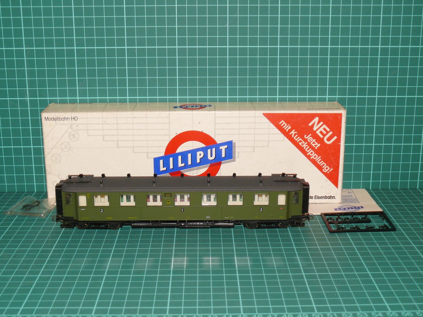 Liliput H0 – Čtyřnápravový rychlíkový osobní vůz 1./2. třídy AB4ü-28 DRG (kat. č. 846 02, OVP) – H0