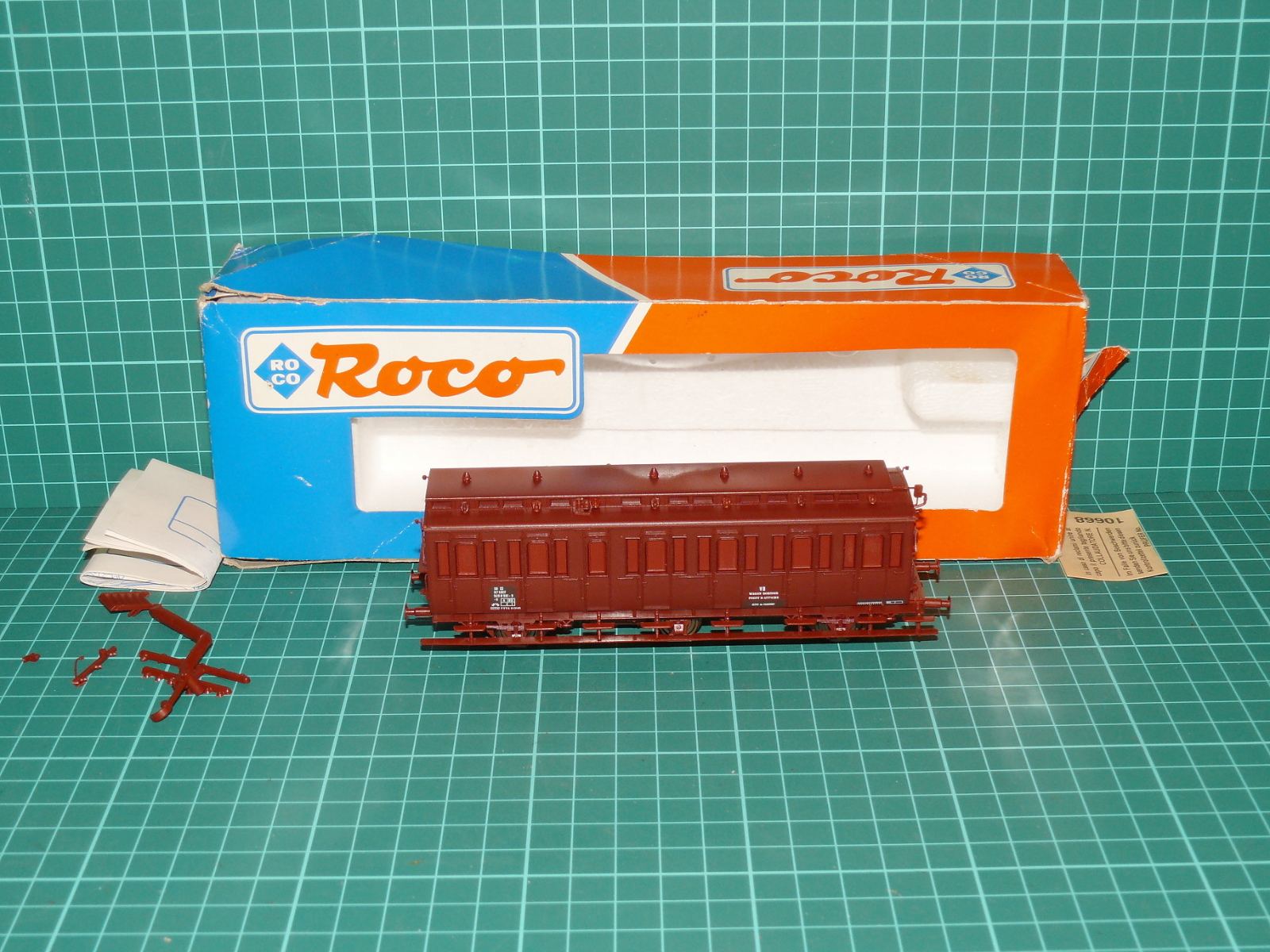 Roco H0 – Třínápravový služební/osobní vůz s lucernou FS (kat. č. 46336, OVP) – H0