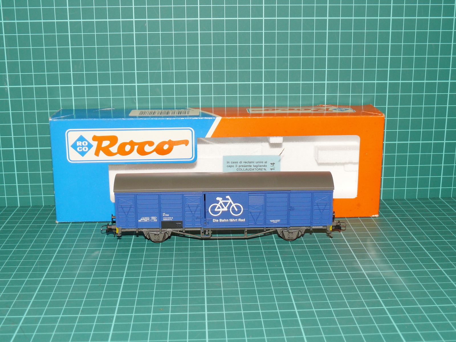 Roco H0 – Dvounápravový krytý nákladní vůz na jízdní kola „Die Bahn fährt Rad“ DB (kat. č. 46427, OVP) – H0