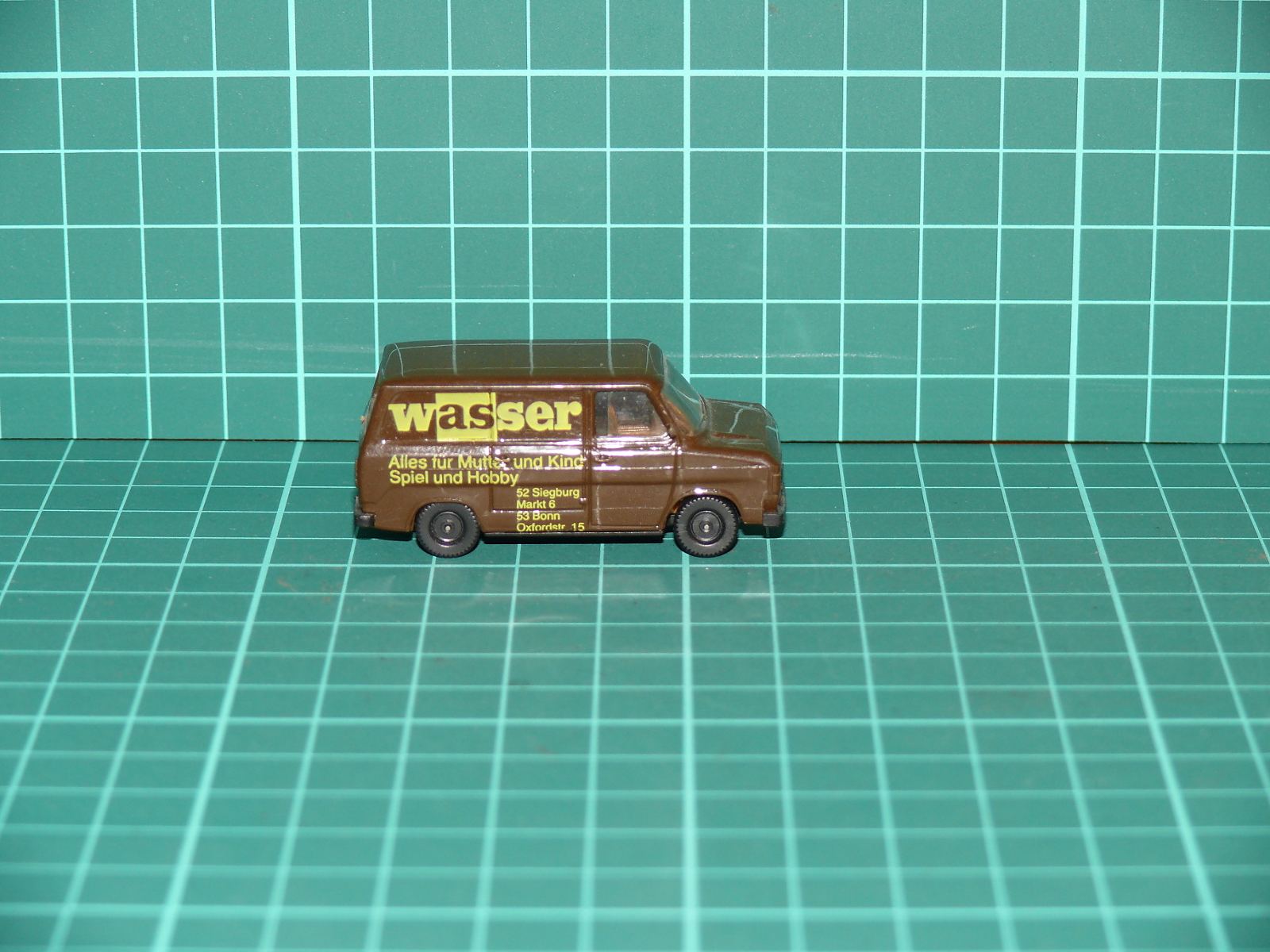 Wiking H0 - Užitkový automobil Ford Transit Mk2 skříňová dodávka „wasser - Spiel und Hobby“ (1:87) – H0