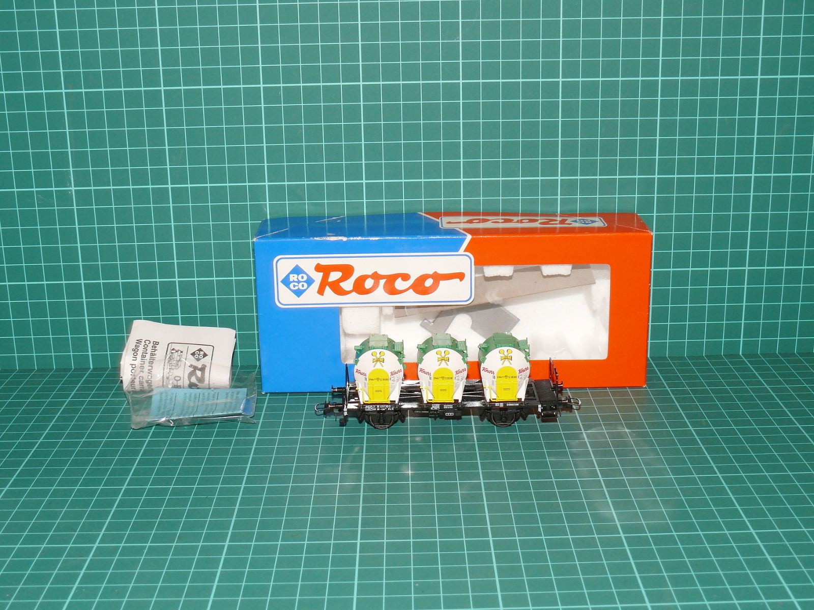 Roco H0 – Dvounápravový kontejnerový vůz Lbs s nádobami „Knorr“ DB (kat. č. 46526, OVP) – H0
