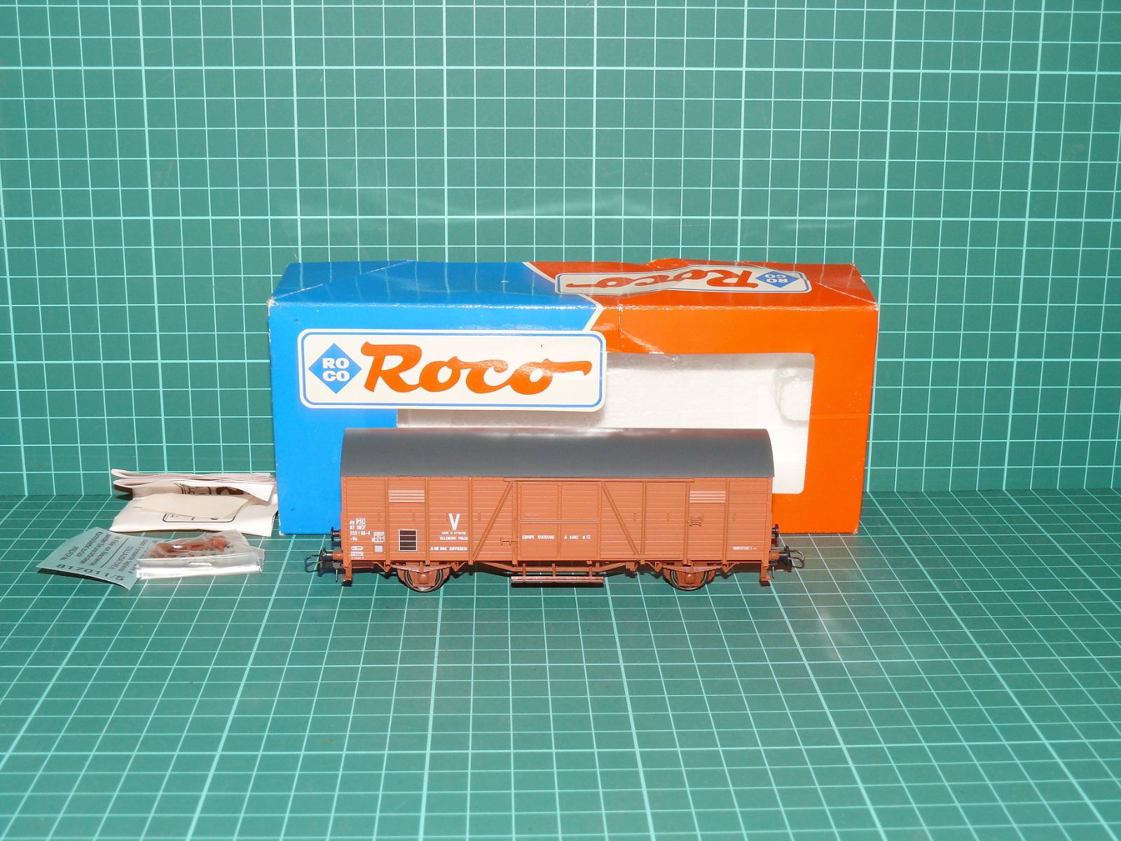 Roco H0 – Dvounápravový krytý nákladní vůz typu Oppeln SNCF (kat. č. 46153, OVP) – H0