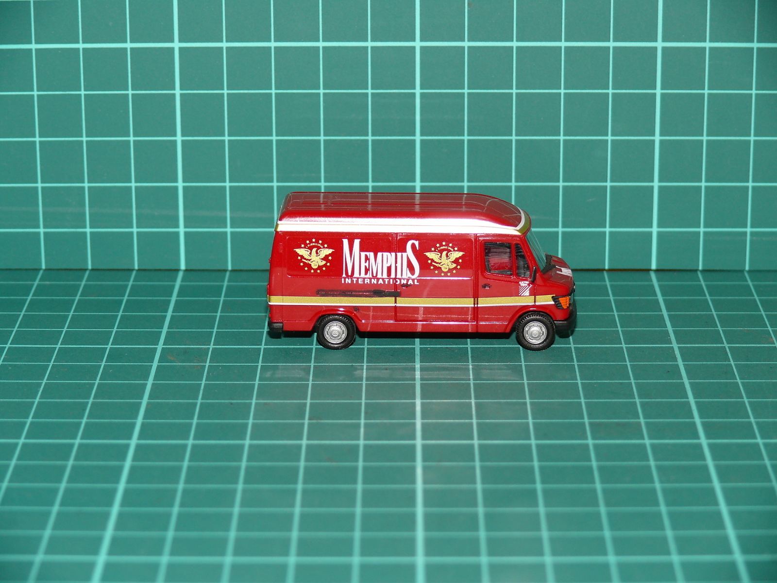 Herpa H0 - Užitkový automobil Mercedes-Benz T1 (Bremer) „MEMPHIS International“ (1:87) – H0