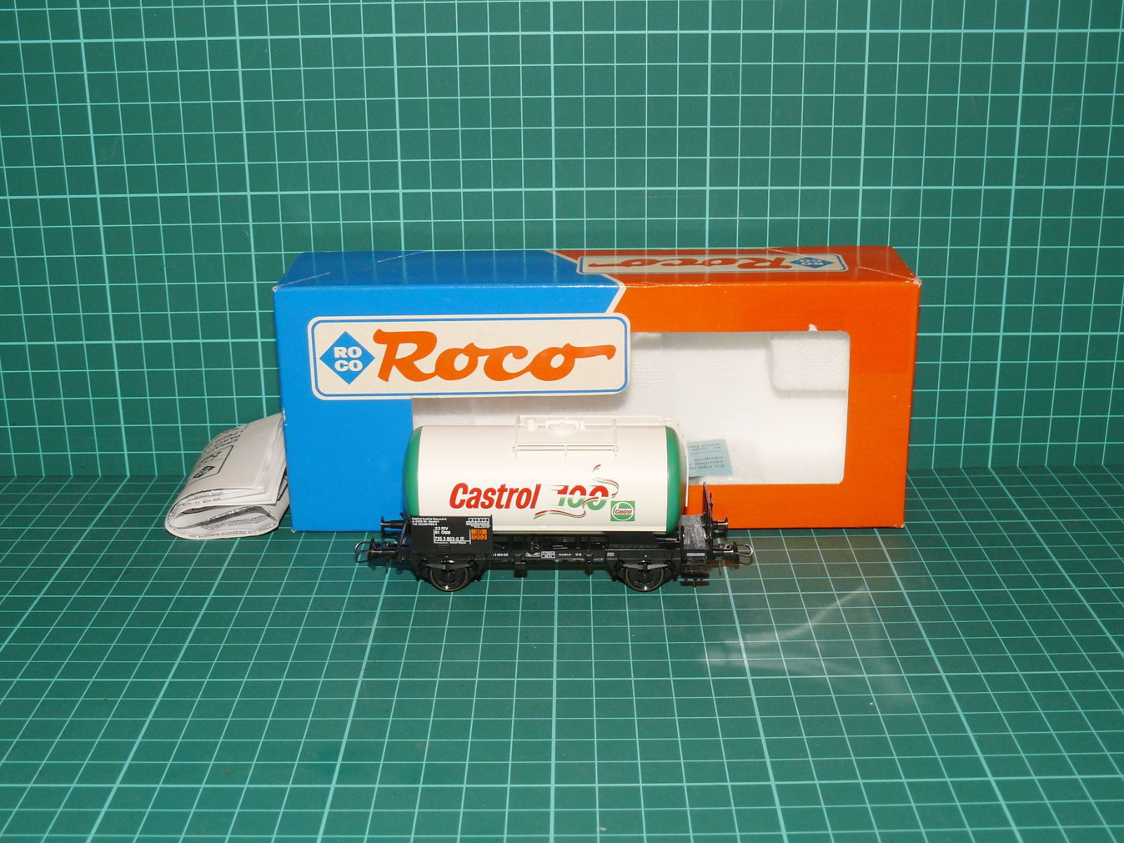 Roco H0 – Dvounápravový kotlový vůz „Castrol 100“ ÖBB (kat. č. 47068, OVP) – H0