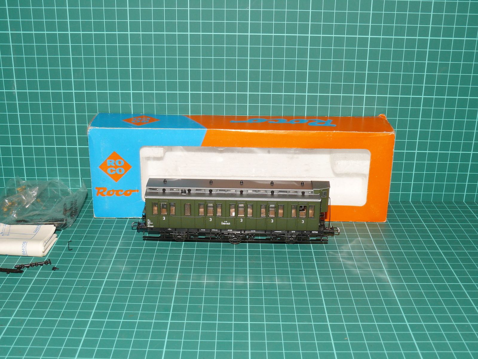Roco H0 – Třínápravový osobní vůz 3. třídy s lucernovou střechou Ci ÖBB (kat. č. 44207B, OVP) – H0