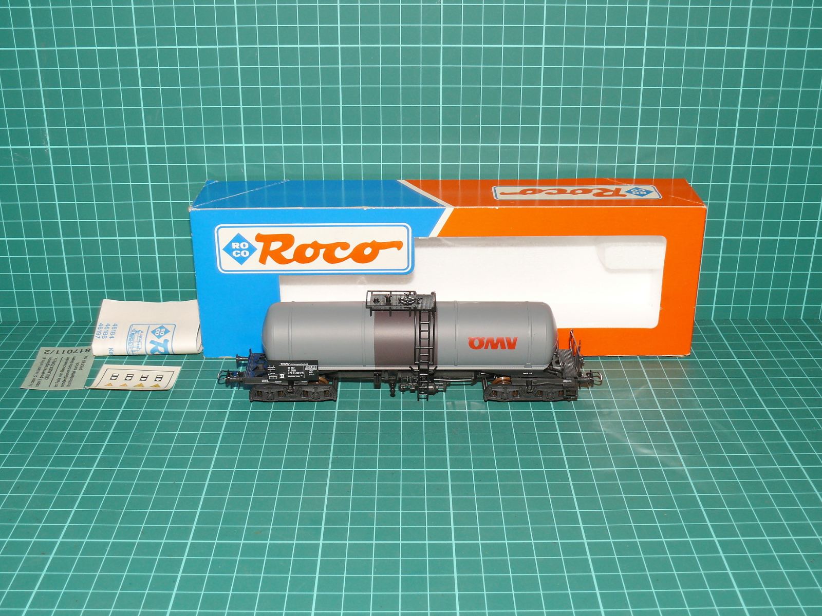 Roco H0 – Čtyřnápravový kotlový vůz na ropné produkty Zaens „ÖMV“ ÖBB (kat. č. 46830, OVP) – H0