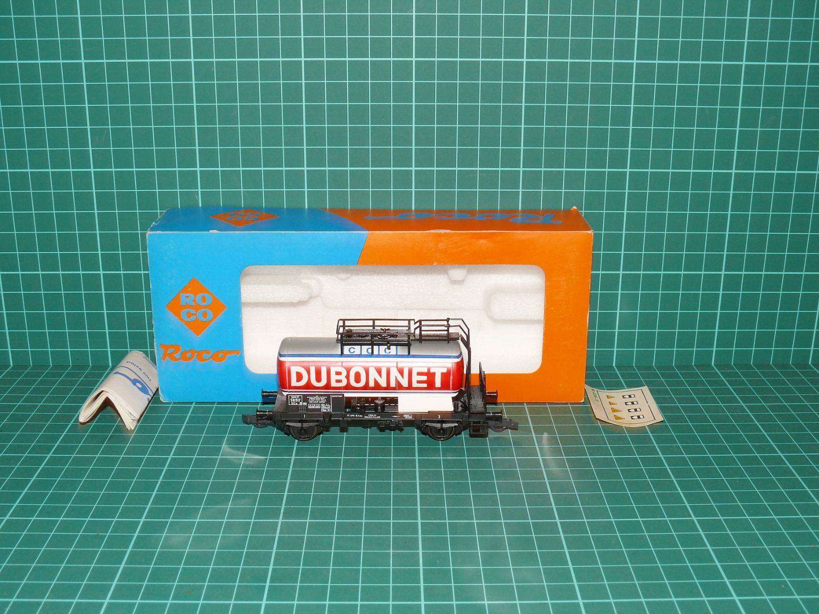 Roco H0 – Dvounápravový cisternový vůz na víno „Dubonnet“ SNCF (kat. č. 4337F, OVP) – H0