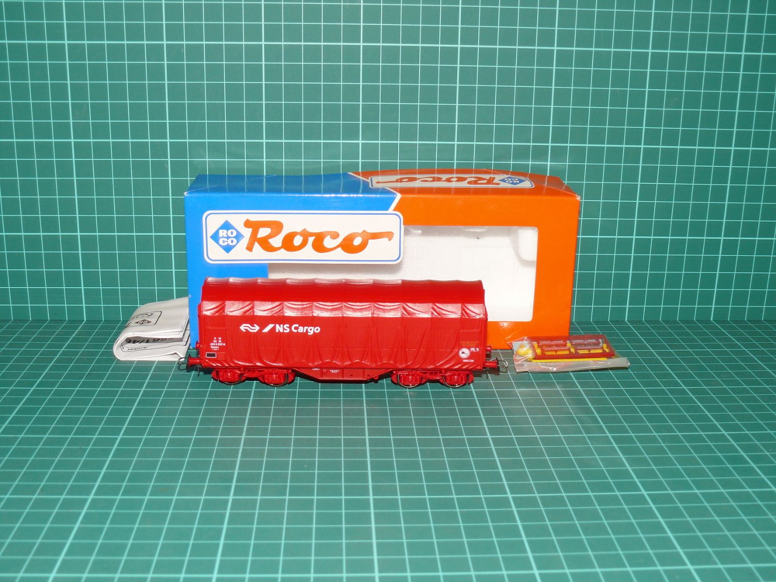 Roco H0 – Čtyřnápravový plachtový vůz na svitky plechu Shimms „NS Cargo“ NS (kat. č. 46661, OVP) – H0