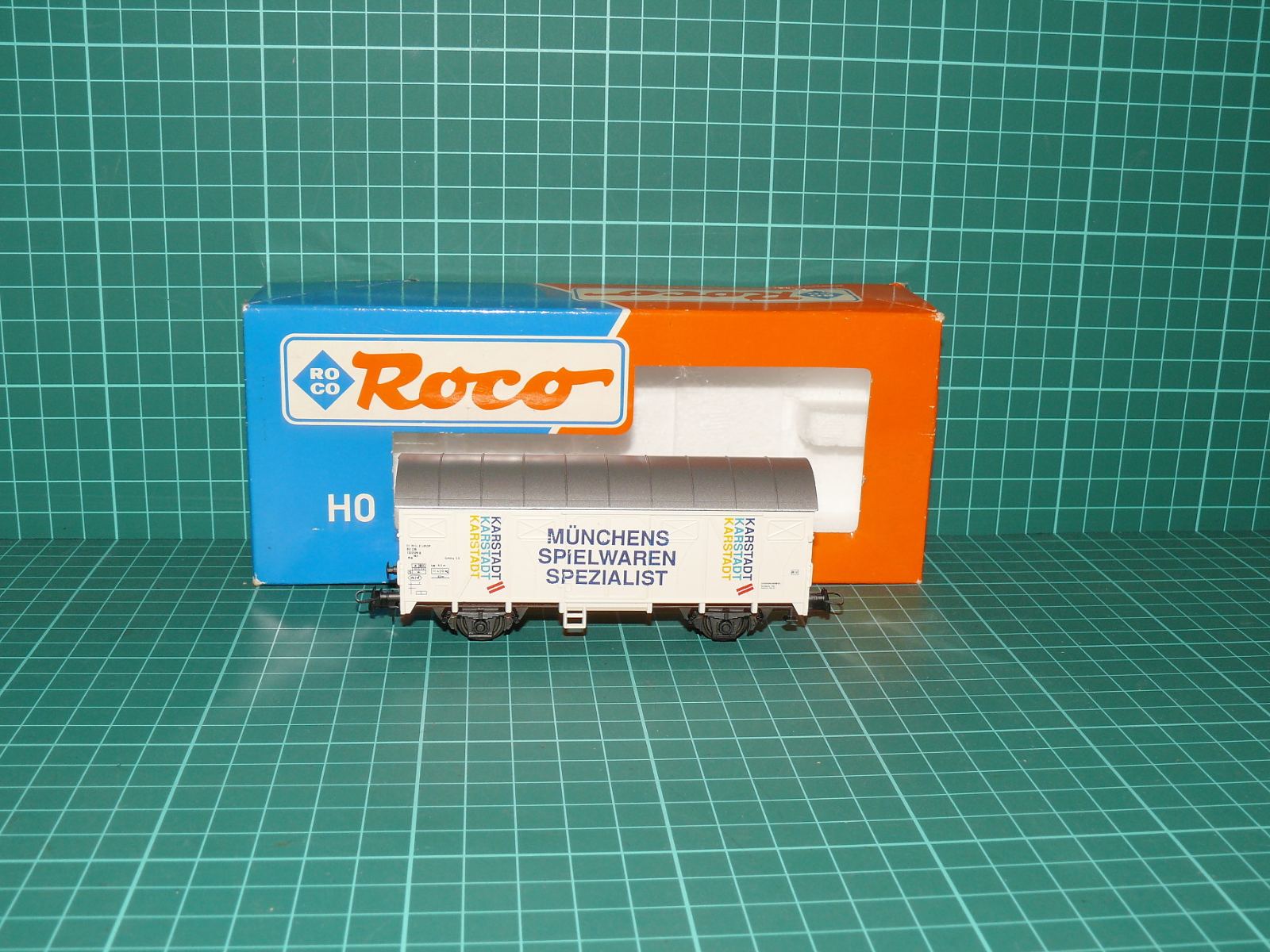Roco H0 – Dvounápravový propagační / reklamní chladicí vůz „Karstadt / ROCO LINE“ (kat. č. 47281, OVP) – H0