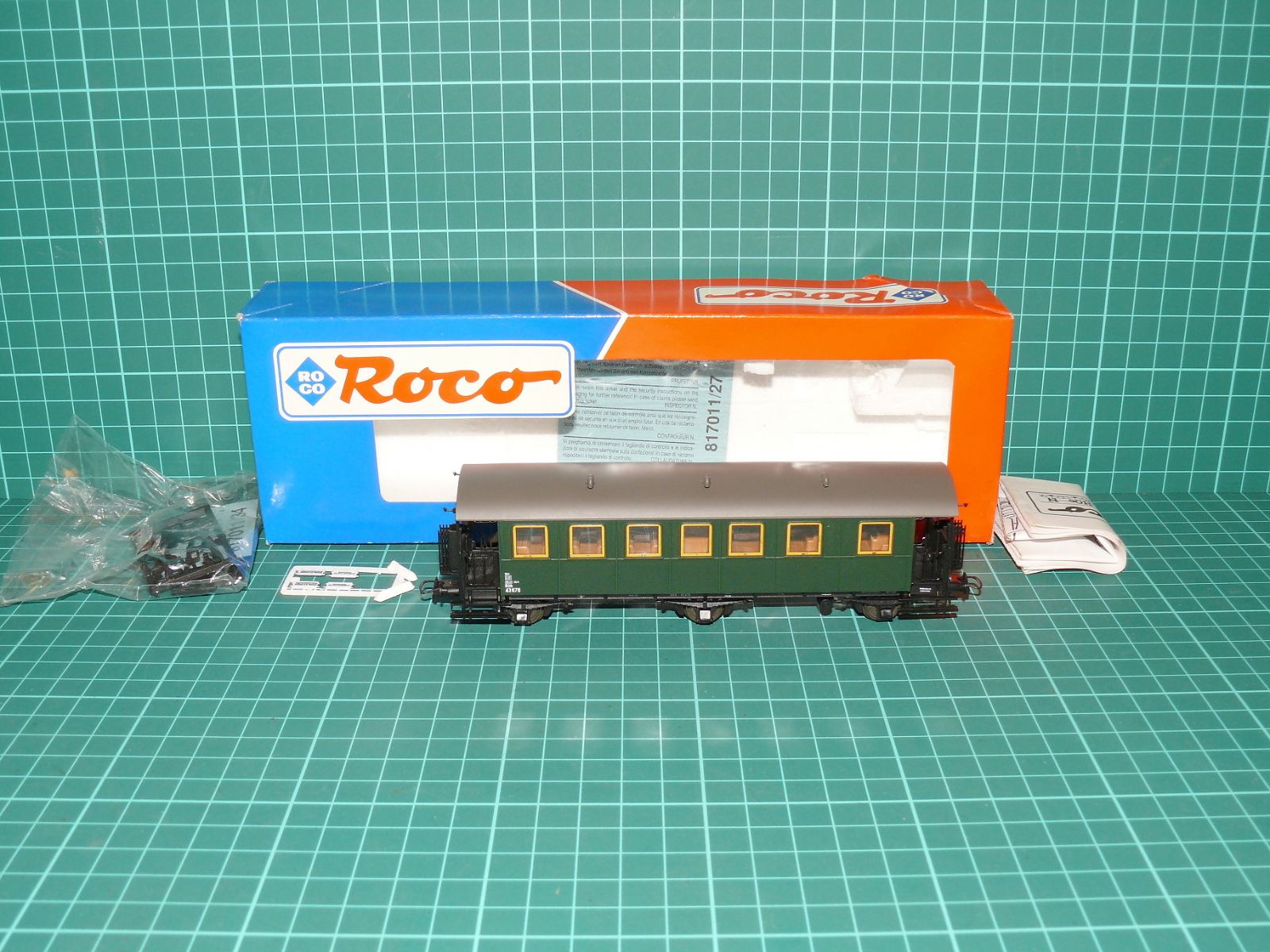 Roco H0 – Dvounápravový osobní vůz 2. třídy „Donnerbüchse“ Bi ÖBB (kat. č. 44866, OVP) – H0