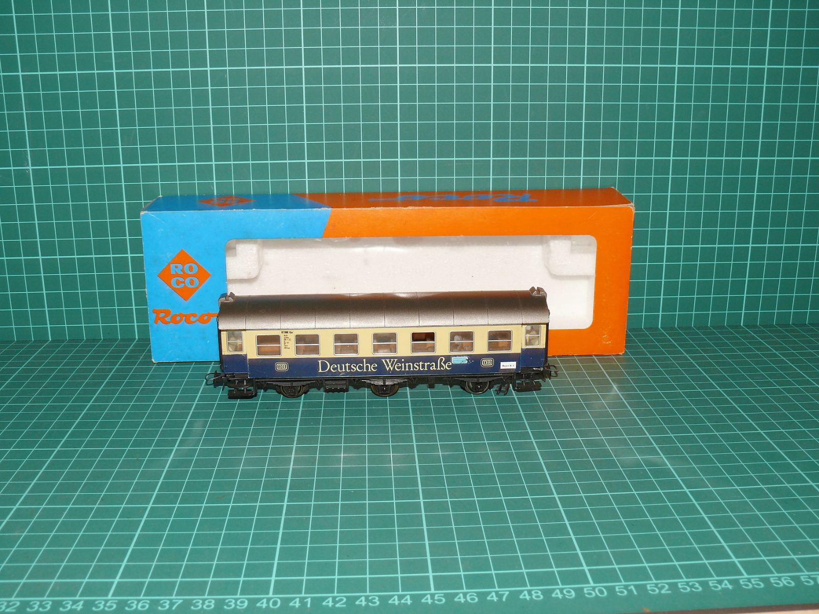Roco H0 – Třínápravový přestavkový společenský/vyhlídkový vůz WG3yge „Deutsche Weinstraße“ DB (kat. č. 4214B, OVP) – H0