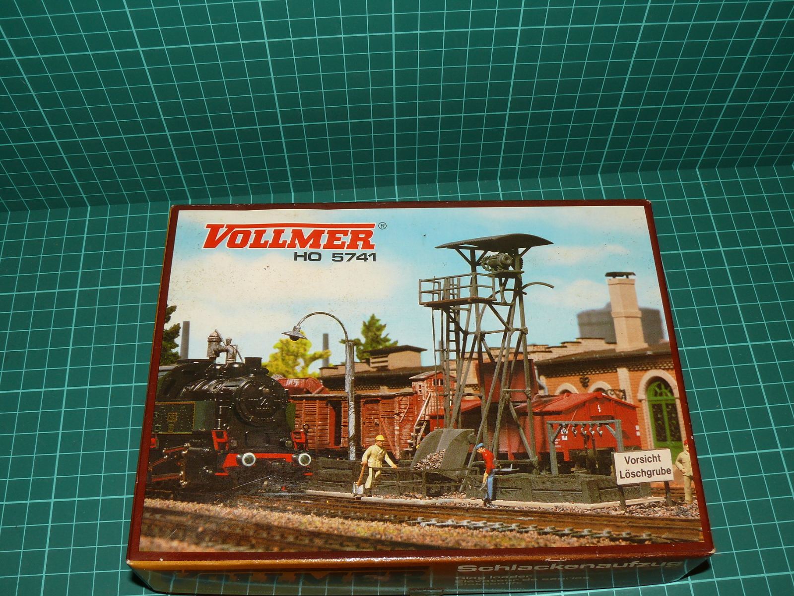 Vollmer H0 – Stavebnice: Šikmý zauhlovací/škvárový výtah Schlackenaufzug (kat. č. 5741, OVP) – H0