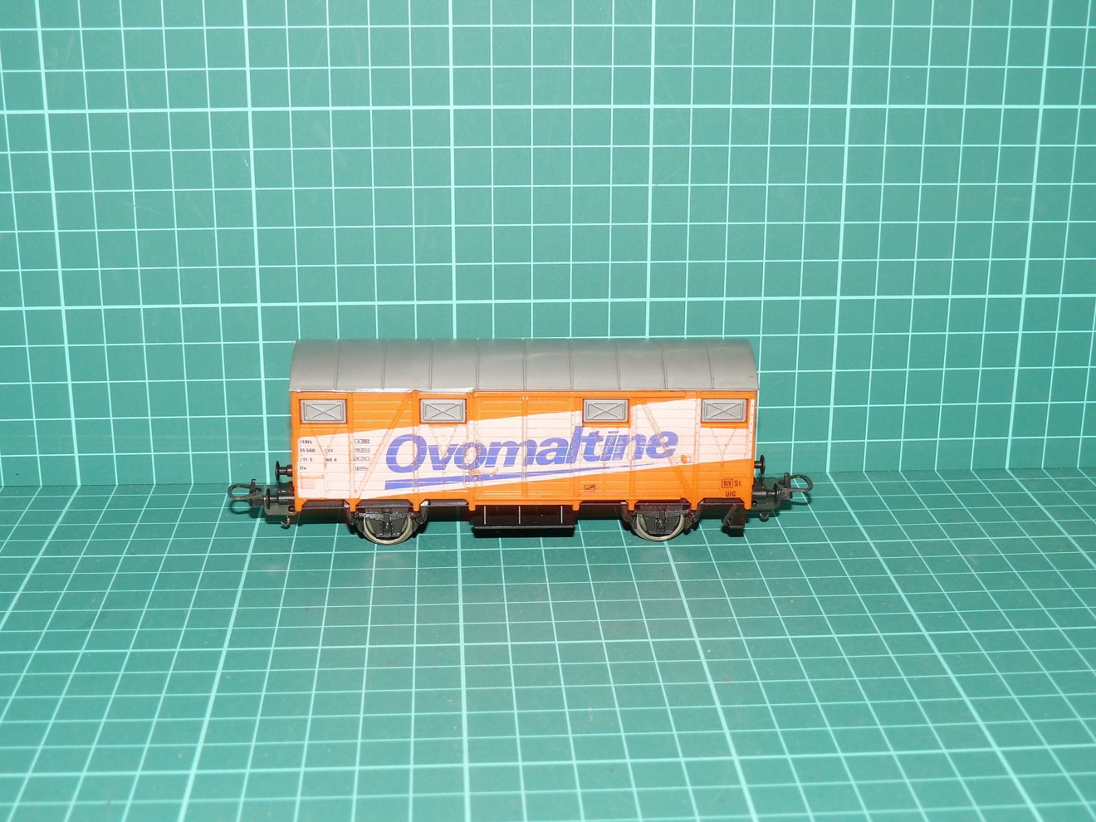 Lima H0 – Dvounápravový chladicí / reklamní vůz „Ovomaltine“ SBB-CFF (kat. č. 302821 / 2821) – H0