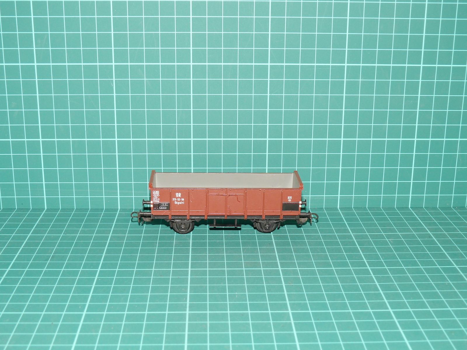 Piko H0 – Dvounápravový otevřený nákladní vůz Ompu / O-Wagen DR (kat. č. 5/6410) – H0