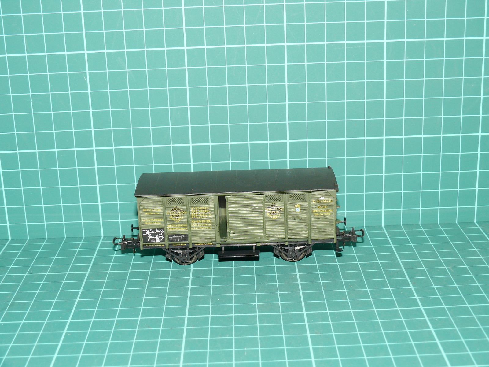 Fleischmann H0 – Dvounápravový krytý nákladní vůz „GEBR. BING NÜRNBERG“ K.Bay.Sts.B. (kat. č. 5831 / 5831K) – H0