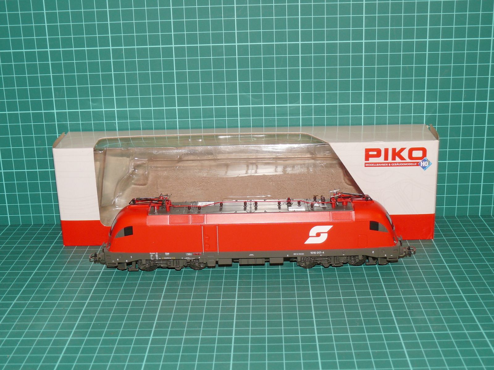PIKO H0 – Elektrická lokomotiva Rh 1016 „Taurus“ ÖBB (kat. č. 57922) – H0