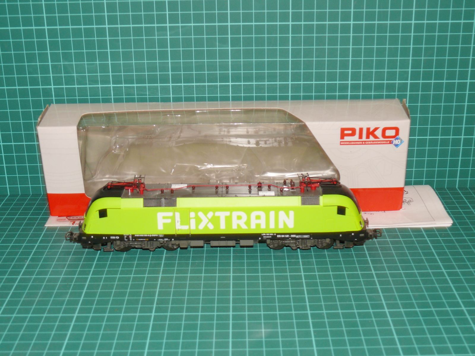 PIKO H0 – Elektrická lokomotiva řady 182 „Taurus“ FLIXTRAIN (kat. č. 57924) – H0