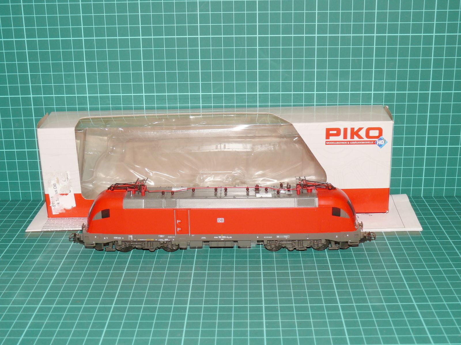 PIKO H0 – Elektrická lokomotiva řady 182 „Taurus“ DB AG (kat. č. 57916) – H0