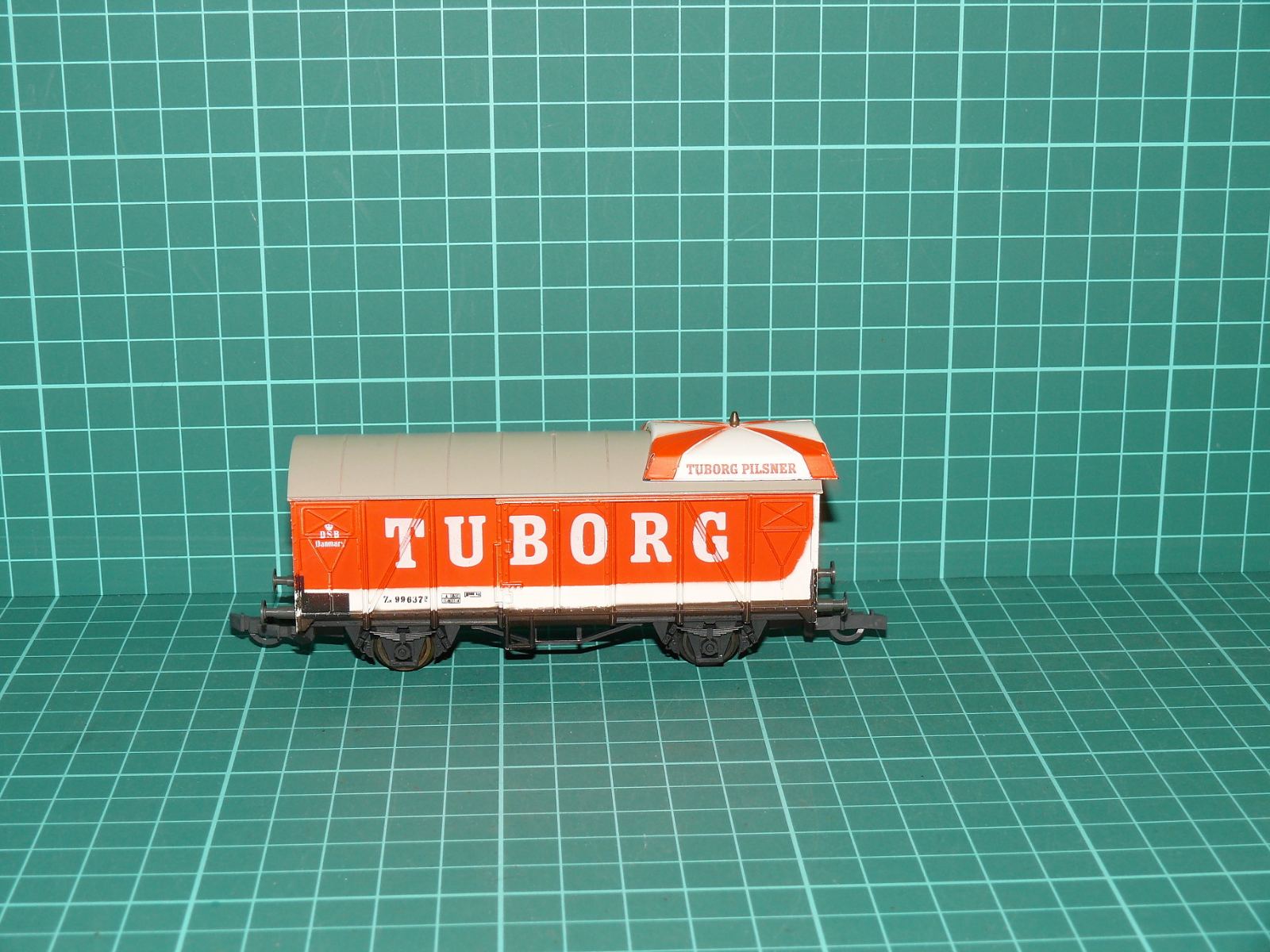LILIPUT H0 – Dvounápravový chladicí / pivní vůz řady Z „Tuborg Pilsner“ DSB (kat. č. 219 20) – H0