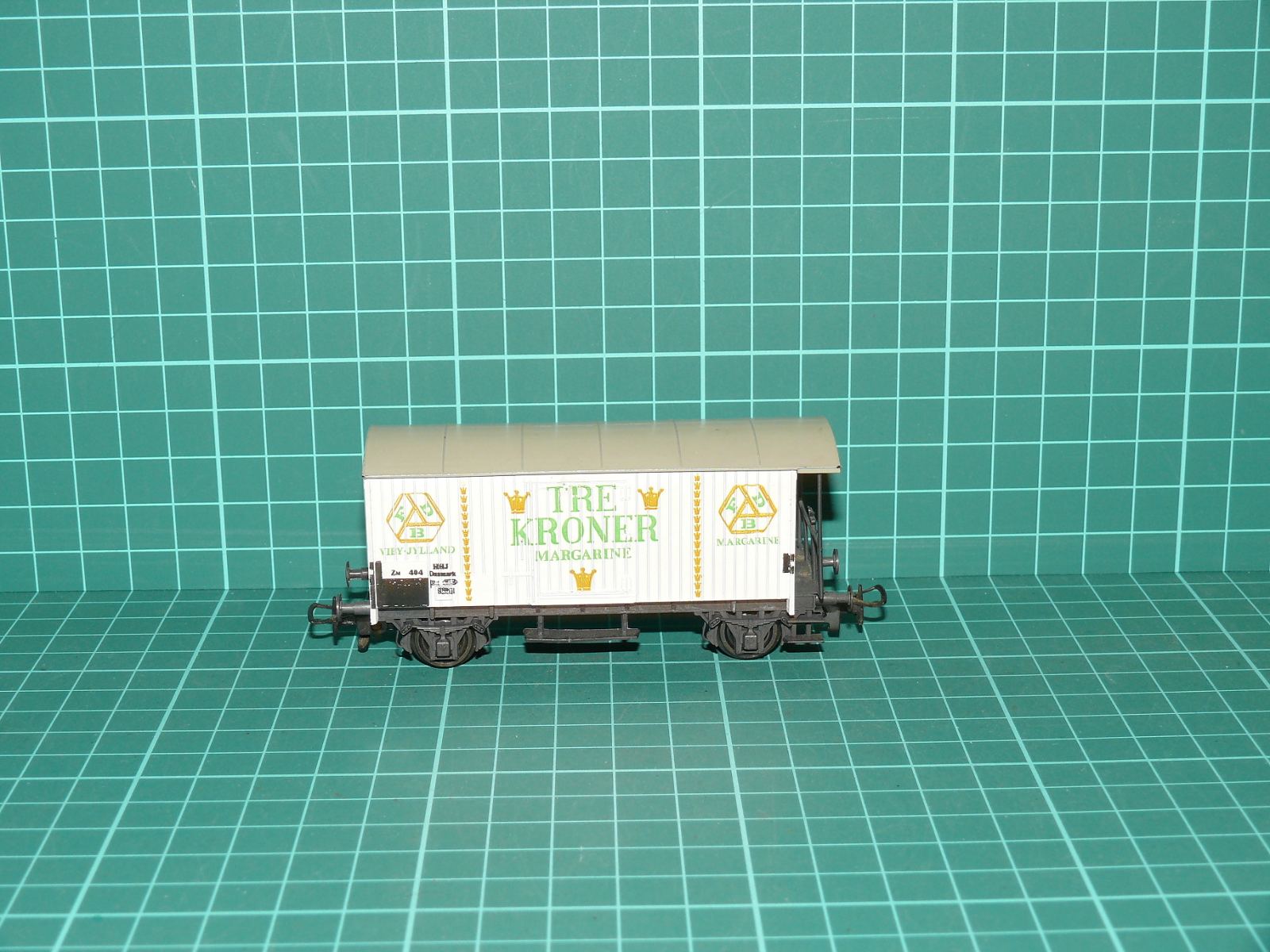 LILIPUT H0 – Dvounápravový chladicí vůz řady Za „Tre Kroner Margarine“ DSB (kat. č. 219 23) – H0