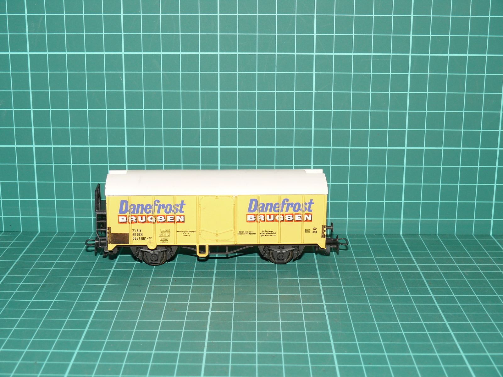 LILIPUT H0 – Dvounápravový chladicí vůz řady Ibbhs „Danefrost BRUGSEN“ DSB (kat. č. 224 50) – H0