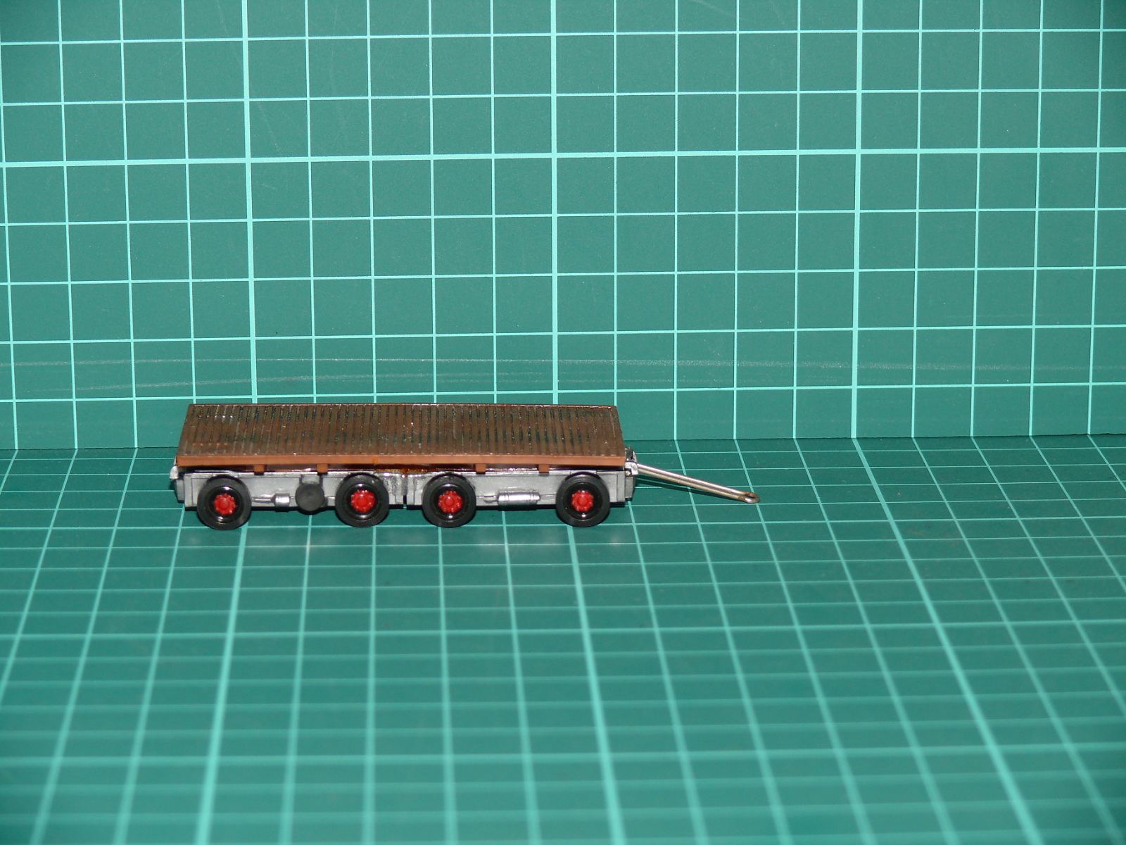 Kibri / Herpa H0 - Čtyřnápravový těžkotonážní plošinový přívěs / modul Scheuerle s ojí (1:87) – H0