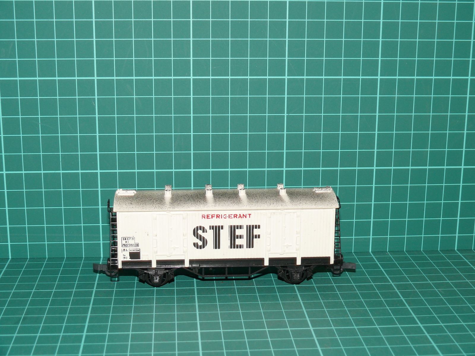 JOUEF / HORNBY H0 – Dvounápravový chladicí vůz řady HI „STEF REFRIGERANT“ SNCF (kat. č. 6280 / HJ6022) – H0
