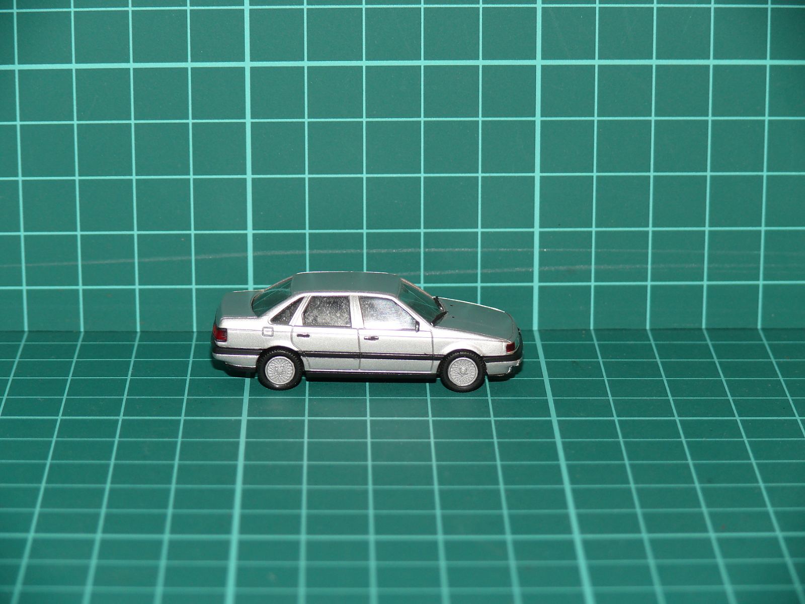 Herpa H0 - Osobní automobil Volkswagen Passat B3 GL sedan stříbrná metalíza (1:87) – H0