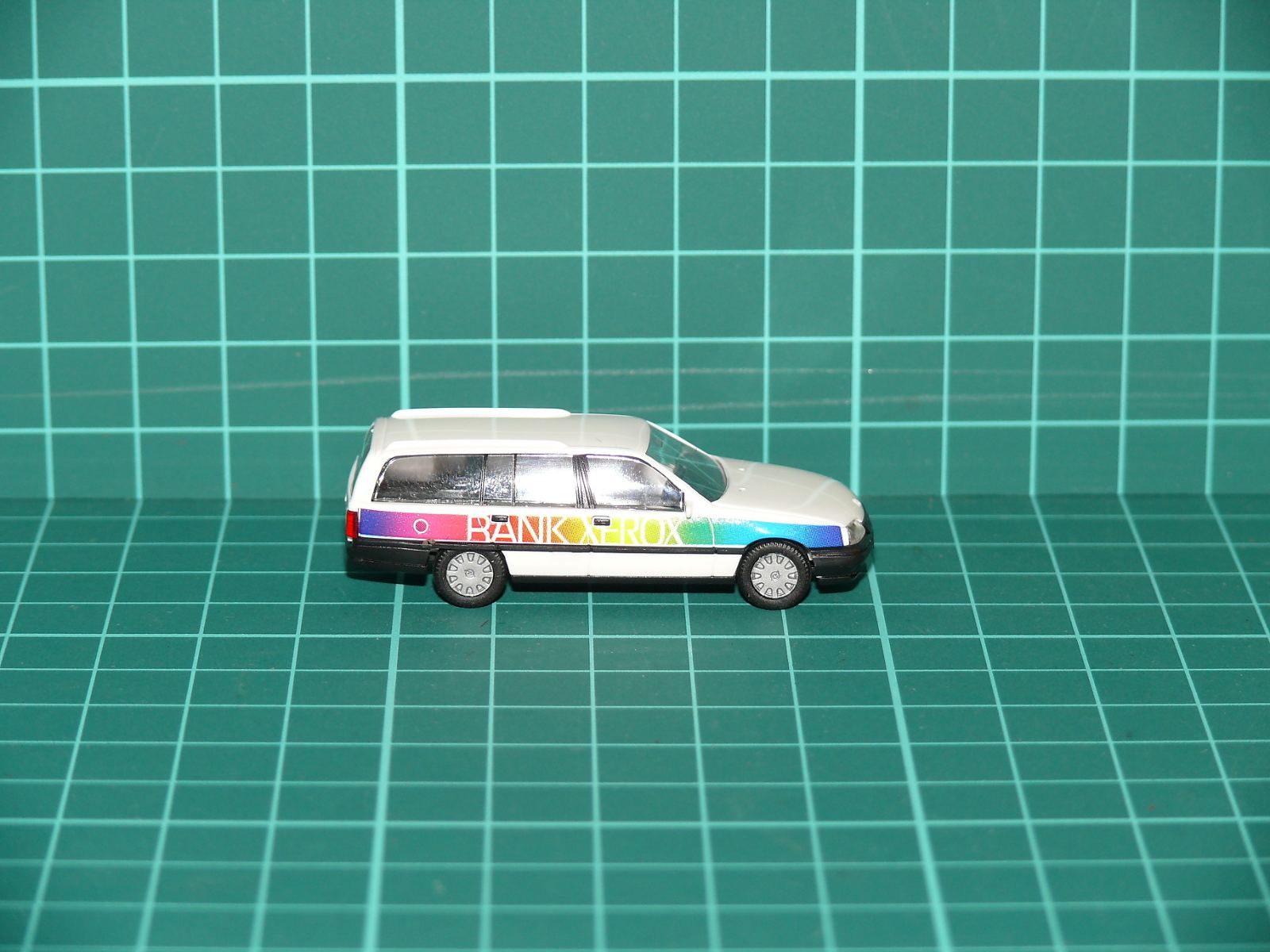 Herpa H0 - Osobní automobil Opel Omega A Caravan „RANK XEROX“ bílý (1:87) – H0