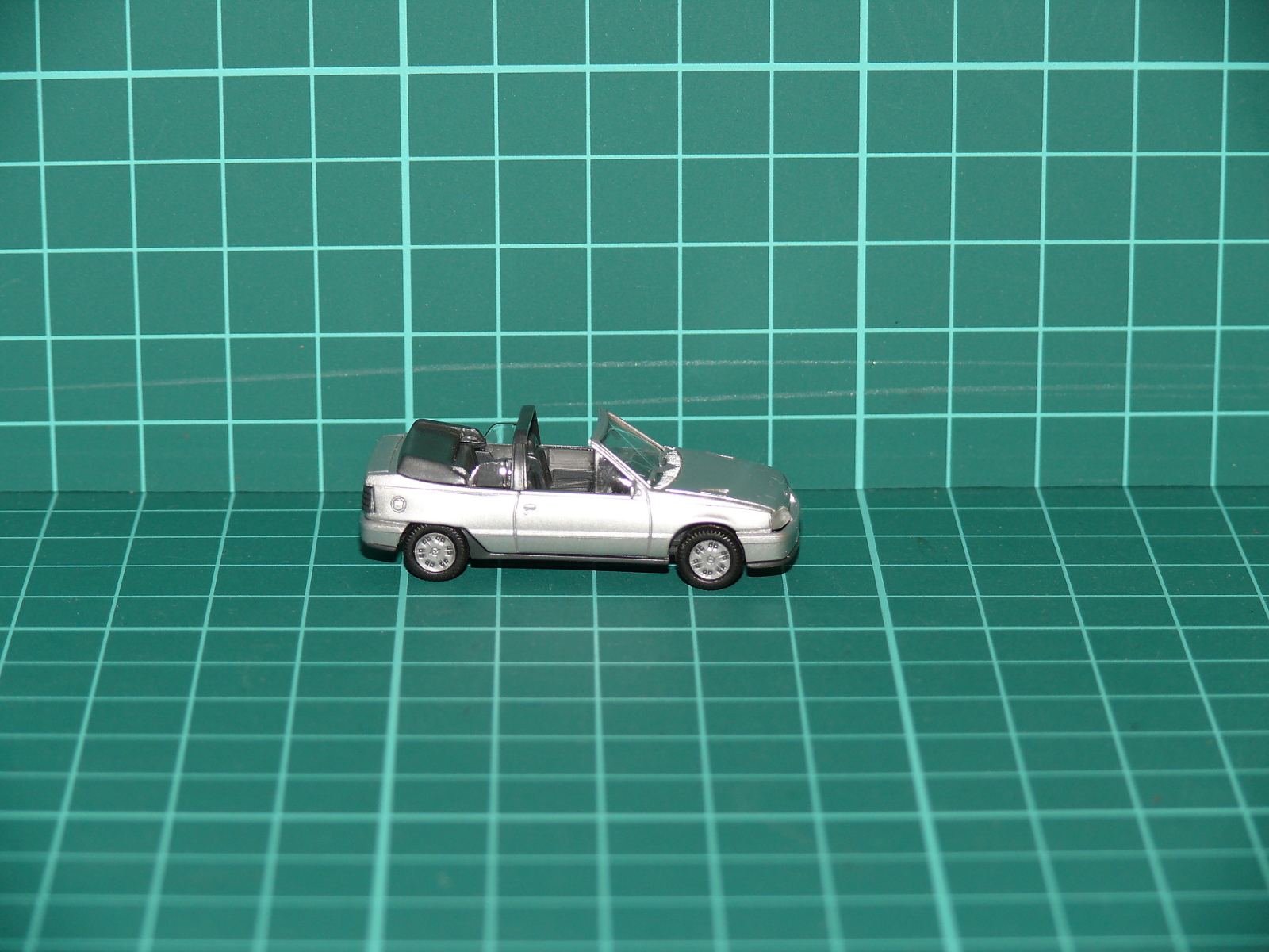 Herpa H0 - Osobní automobil Opel Kadett E Cabriolet stříbrná metalíza (1:87) – H0