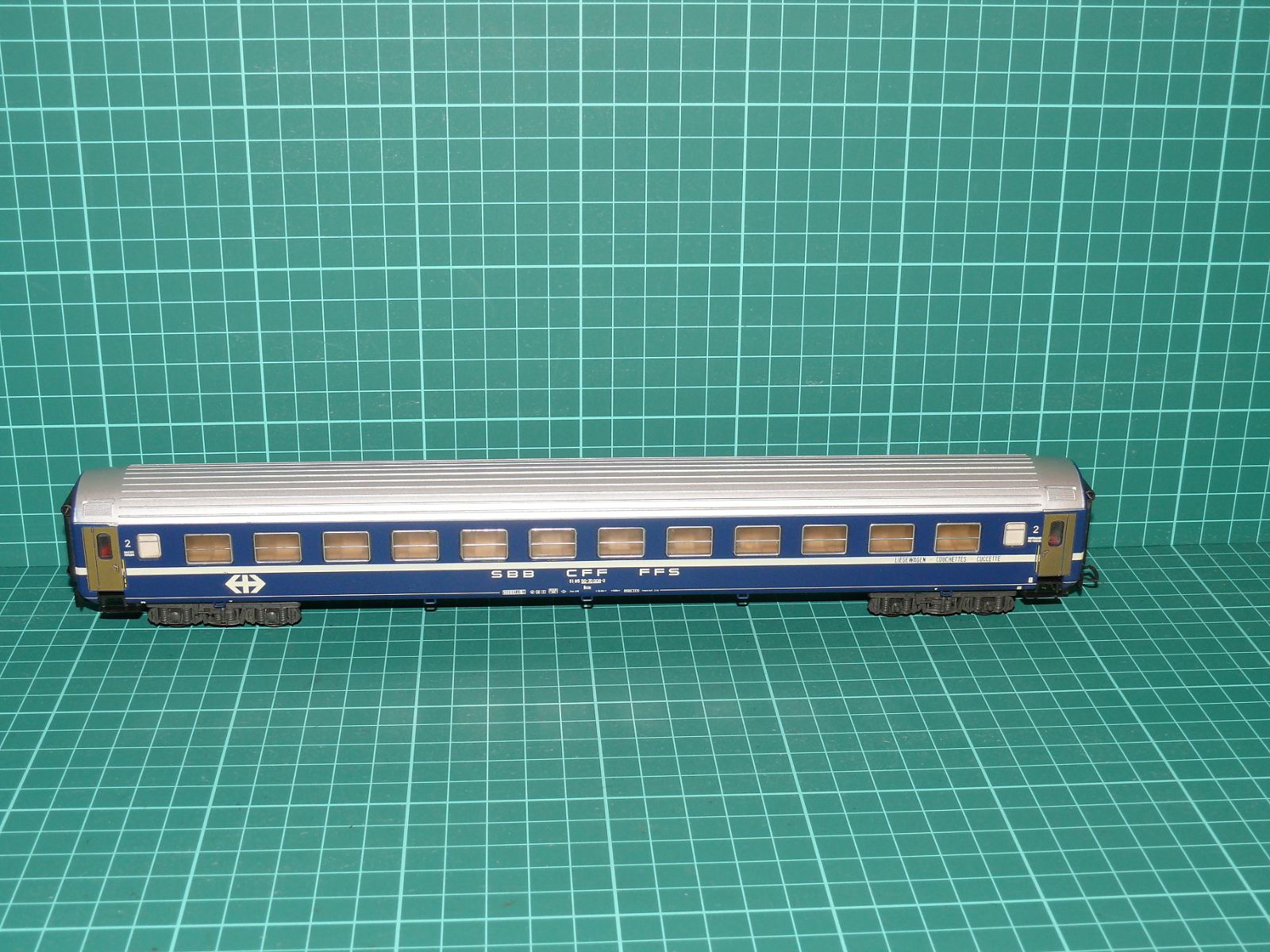 LILIPUT H0 – Čtyřnápravový lehátkový vůz UIC-X řady Bcm SBB-CFF-FFS (kat. č. 888 / L208880) – H0
