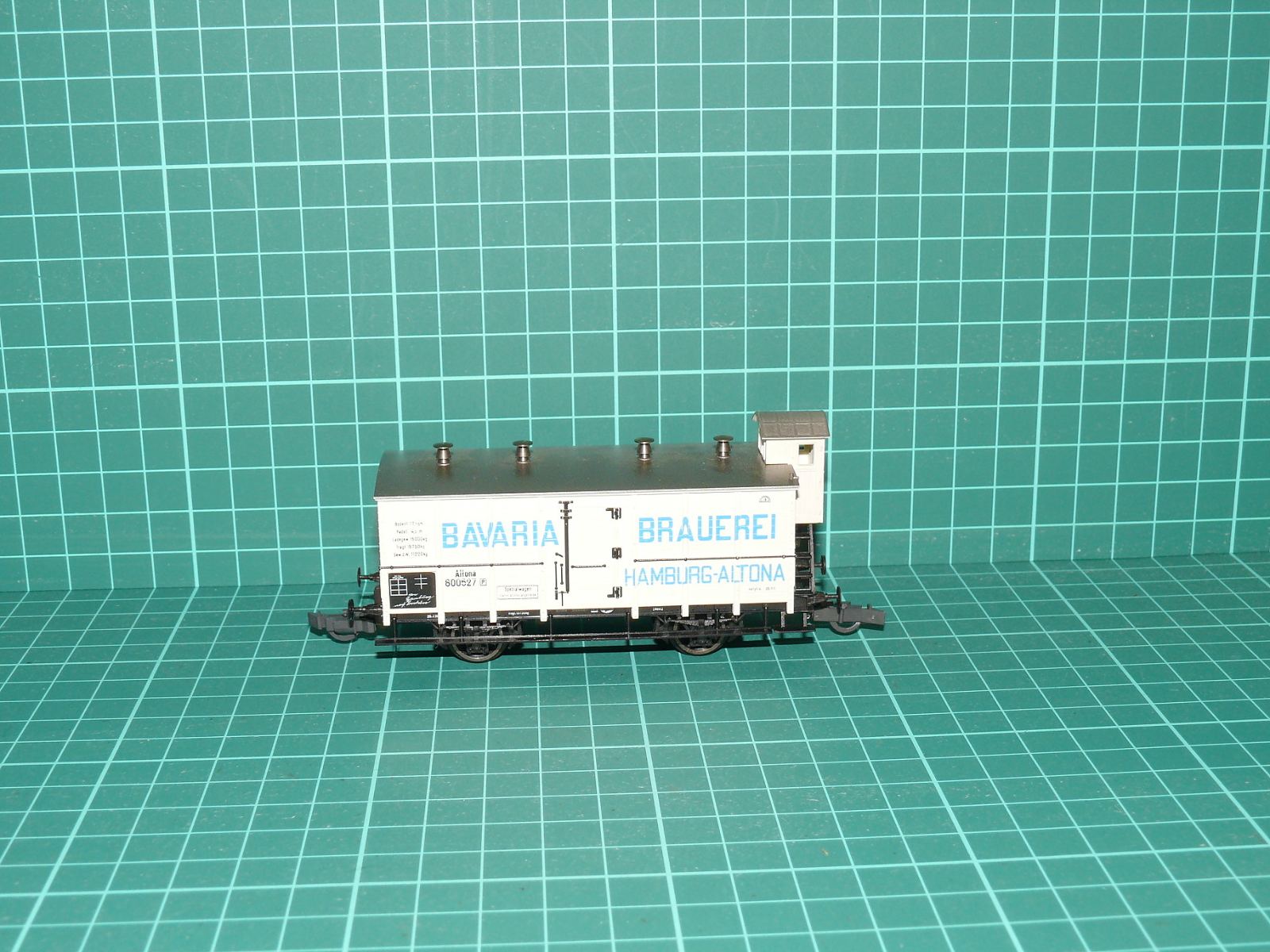 SACHSENMODELLE H0 – Dvounápravový chladicí pivní vůz s budkou „Bavaria Brauerei Hamburg-Altona“ K.P.E.V. (kat. č. 16127 / 76127) – H0