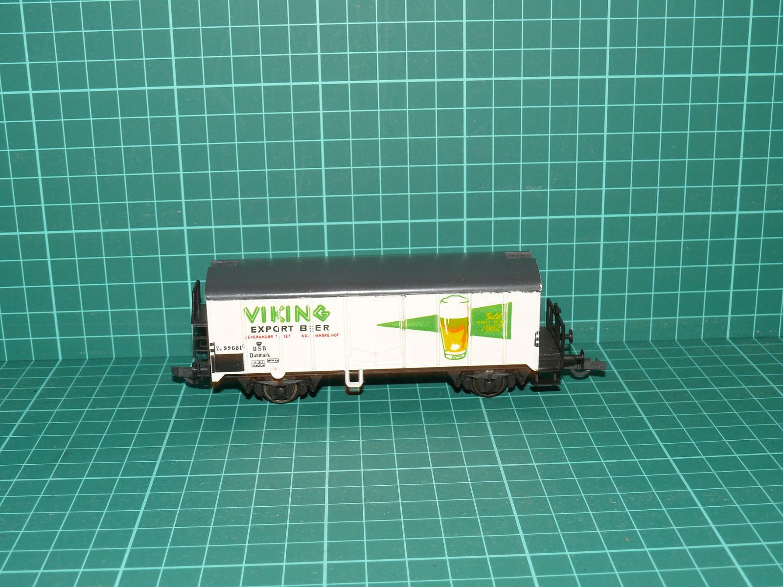 LILIPUT H0 – Dvounápravový chladicí pivní vůz s budkou „VIKING EXPORT BEER / STAR“ DSB (kat. č. 239 / L223900) – H0