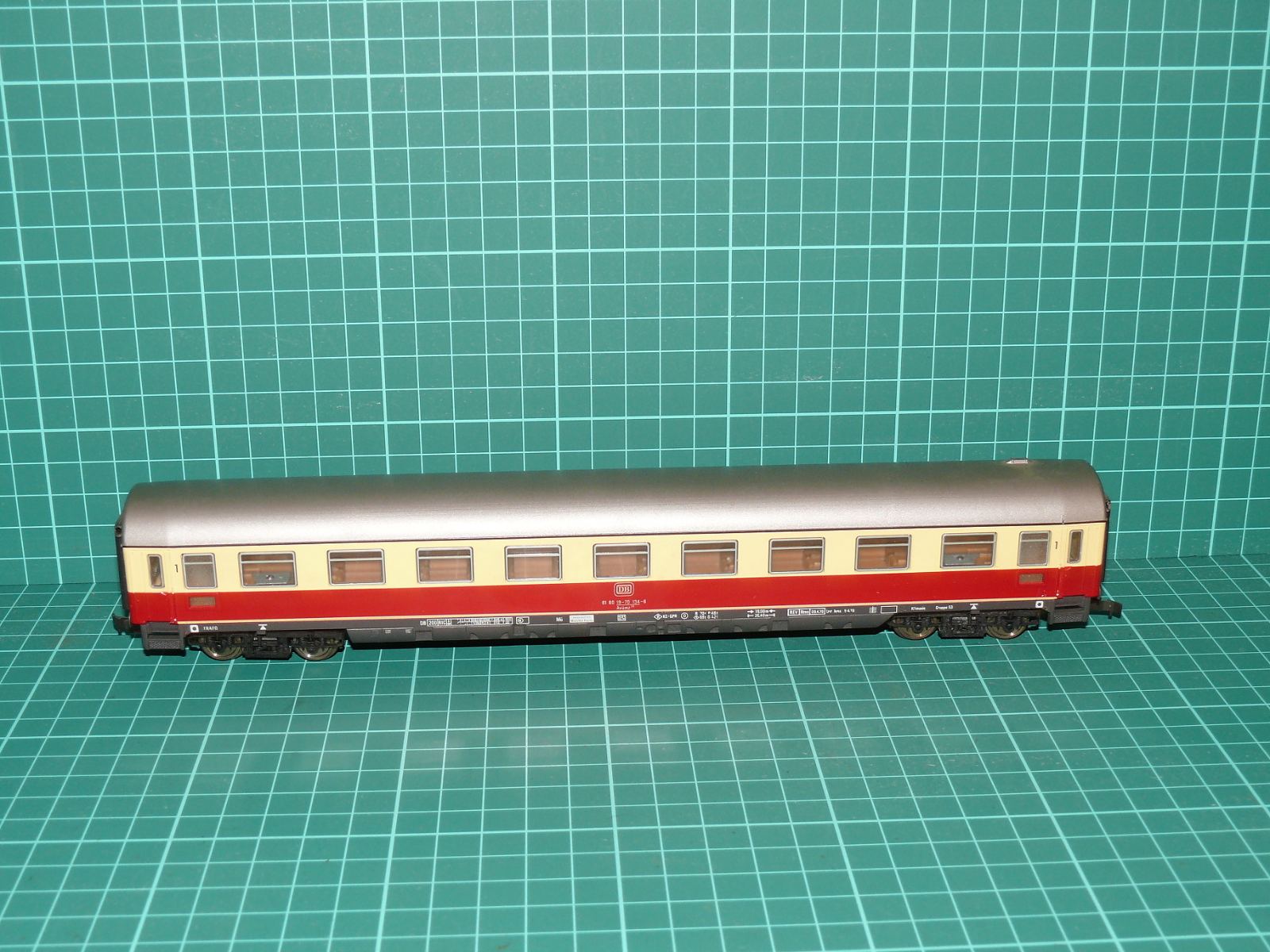 LIMA H0 – Čtyřnápravový rychlíkový jídelní vůz řady WRümz 135 TEE / InterCity DB (kat. č. 309168 / 9168) – H0