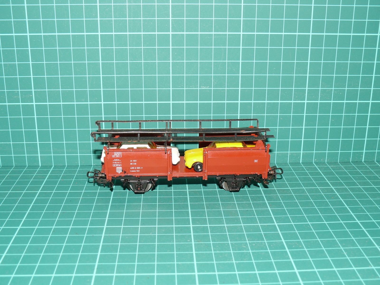 MÄRKLIN H0 – Dvounápravový dvoupatrový autovůz Off 52 / Laaes se 2 auty, DB (kat. č. 4075 / 4531) – H0