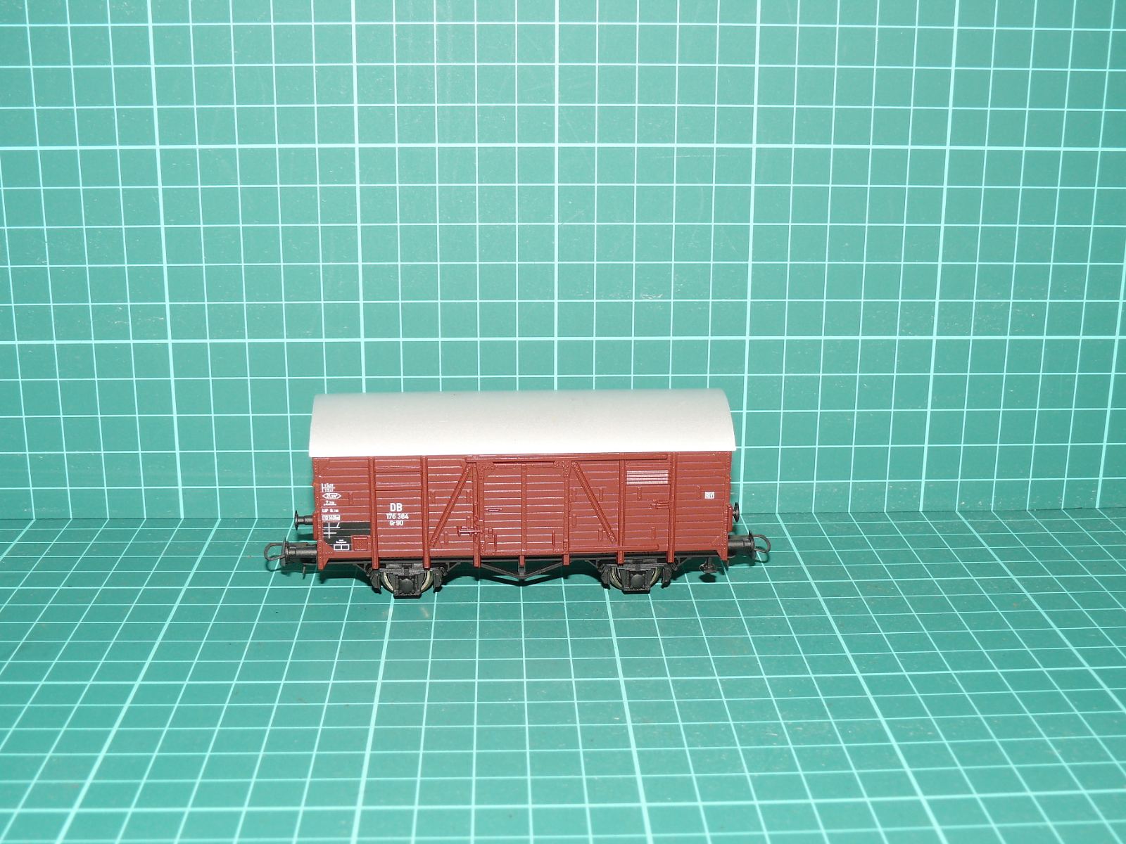 FLEISCHMANN H0 – Dvounápravový krytý nákladní vůz Gr 90 (Gms 35), DB (kat. č. 51318 / 5318) – H0