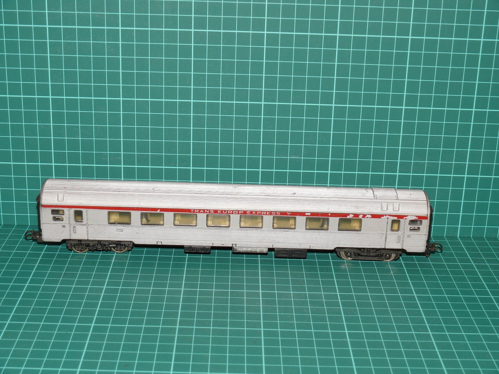 LIMA H0 – Čtyrnápravový rychlíkový osobní vůz TEE Inox „Mistral / PBA“, SNCF (kat. č. 9110) – H0