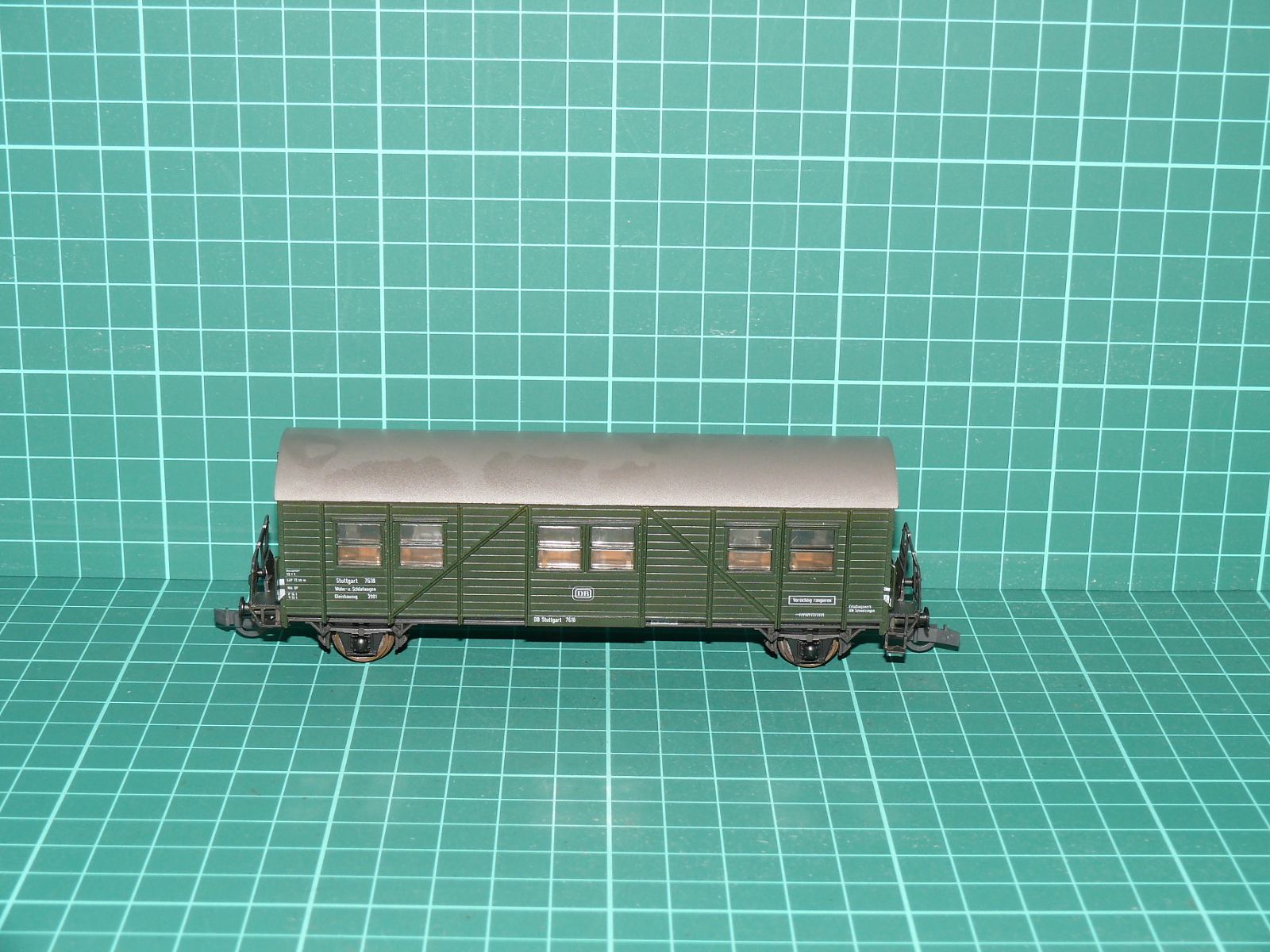 ROCO H0 – Dvounápravový obytný / dílenský služební vůz (Bauzugwagen), DB – H0