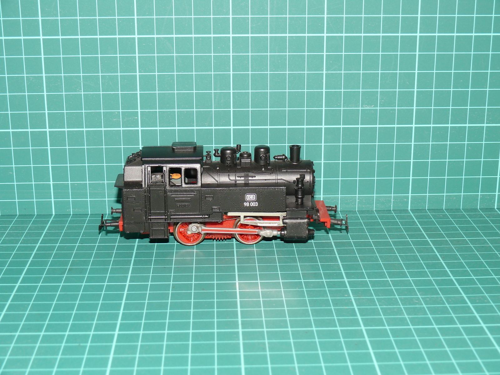 PIKO H0 – Malá tendrová parní lokomotiva 98 003 (ex pruská T 3), DB – H0