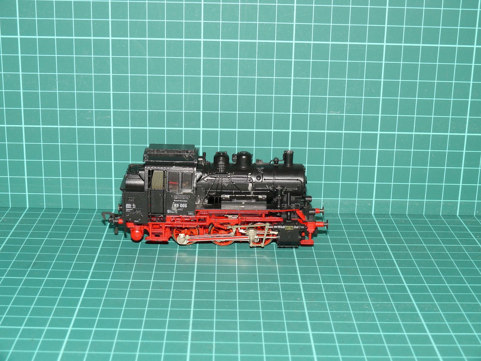 FLEISCHMANN H0 – Parní tendrová lokomotiva 89 005 (řada 89.0), DB – H0