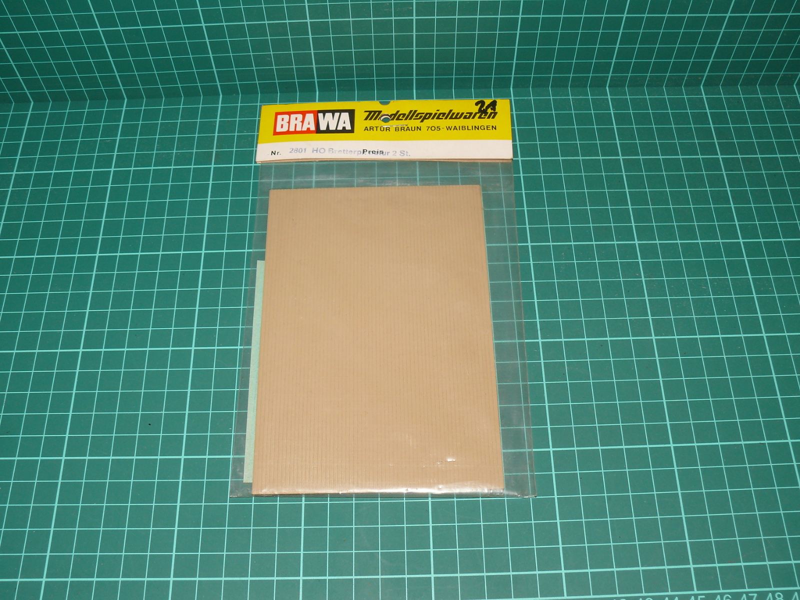 BRAWA H0 – Plastické desky s texturou dřevěných prken / bednění (Bretterplatten, kat. č. 2801, 2 ks) – H0