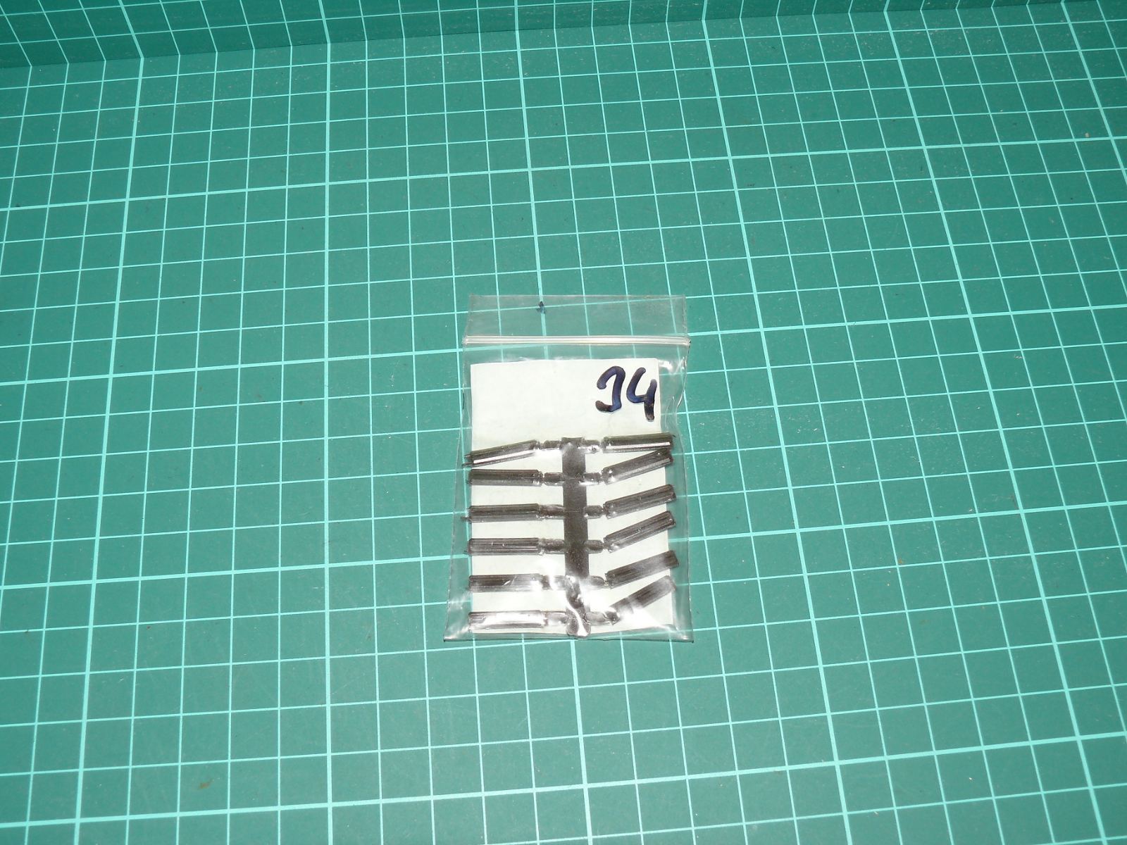 SHINOHARA – Izolační plastové kolejové spojky (Plastic Rail Joiners / 絶縁ジョイント, 10 ks) – H0